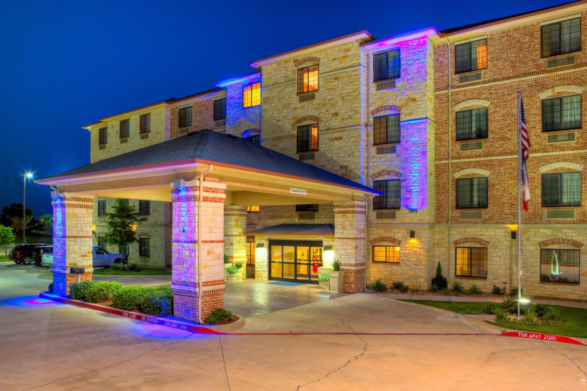 Holiday Inn Express and Suites Granbury by IHG photo 12