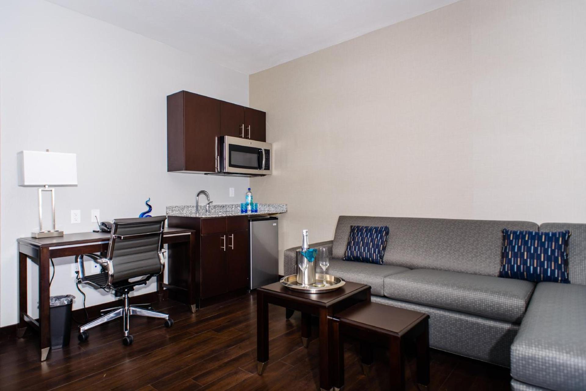 Holiday Inn Express Hotel & Suites Austin NW - Arboretum Area by IHG photo 24
