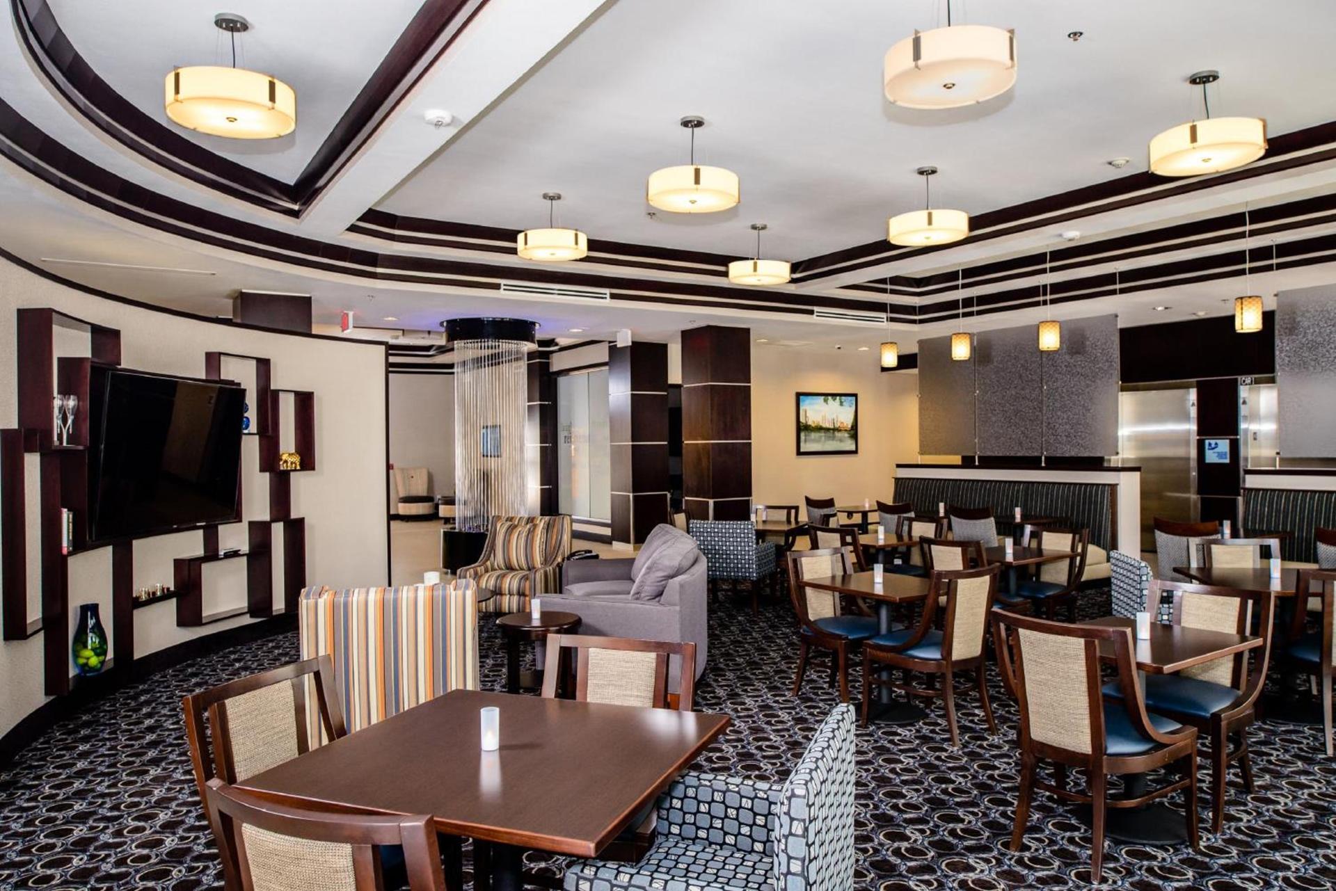 Holiday Inn Express Hotel & Suites Austin NW - Arboretum Area by IHG photo 6