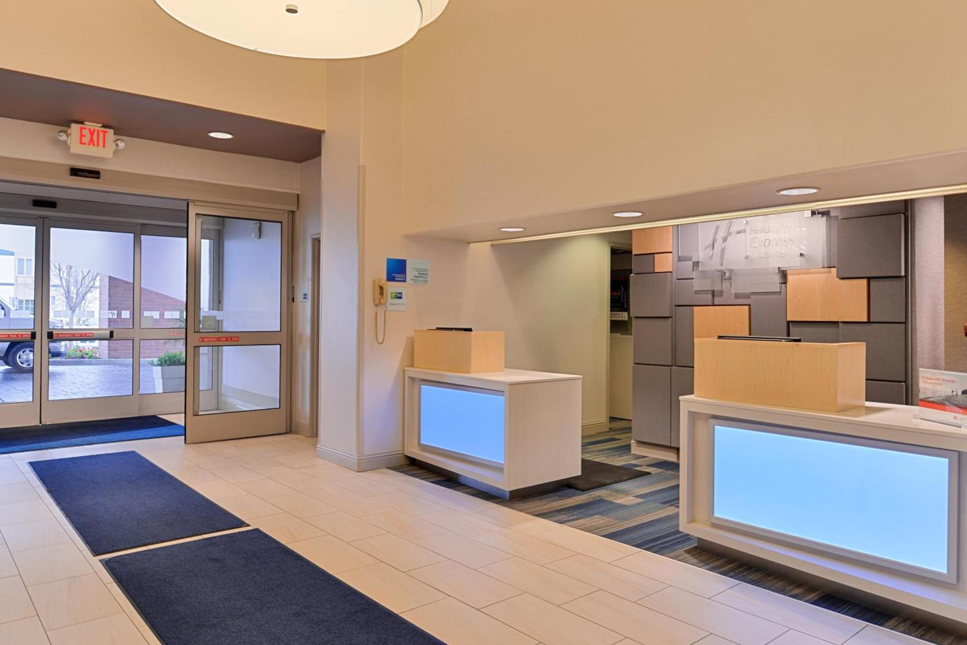 Holiday Inn Express Woodland by IHG photo 9