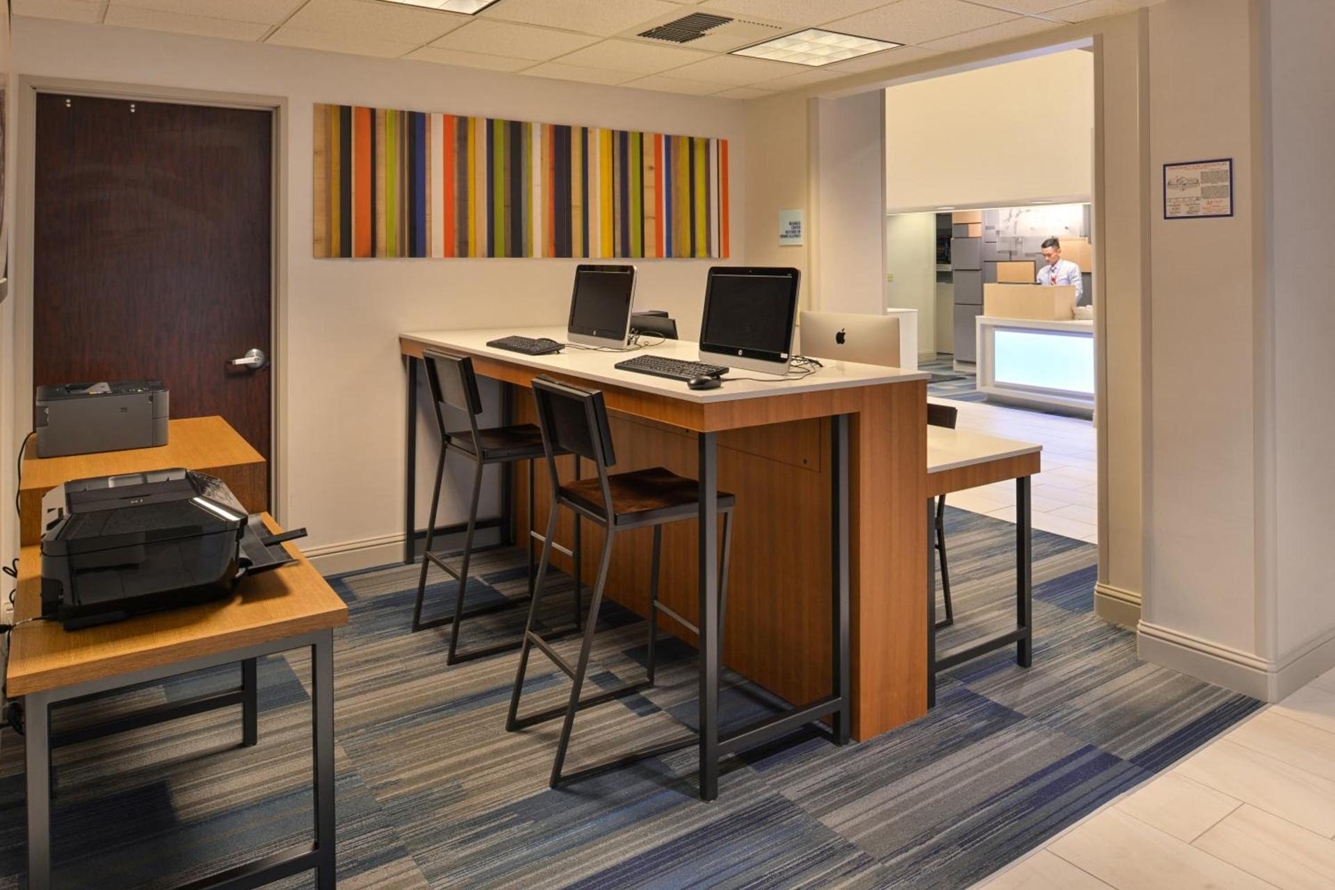 Holiday Inn Express Woodland by IHG photo 13