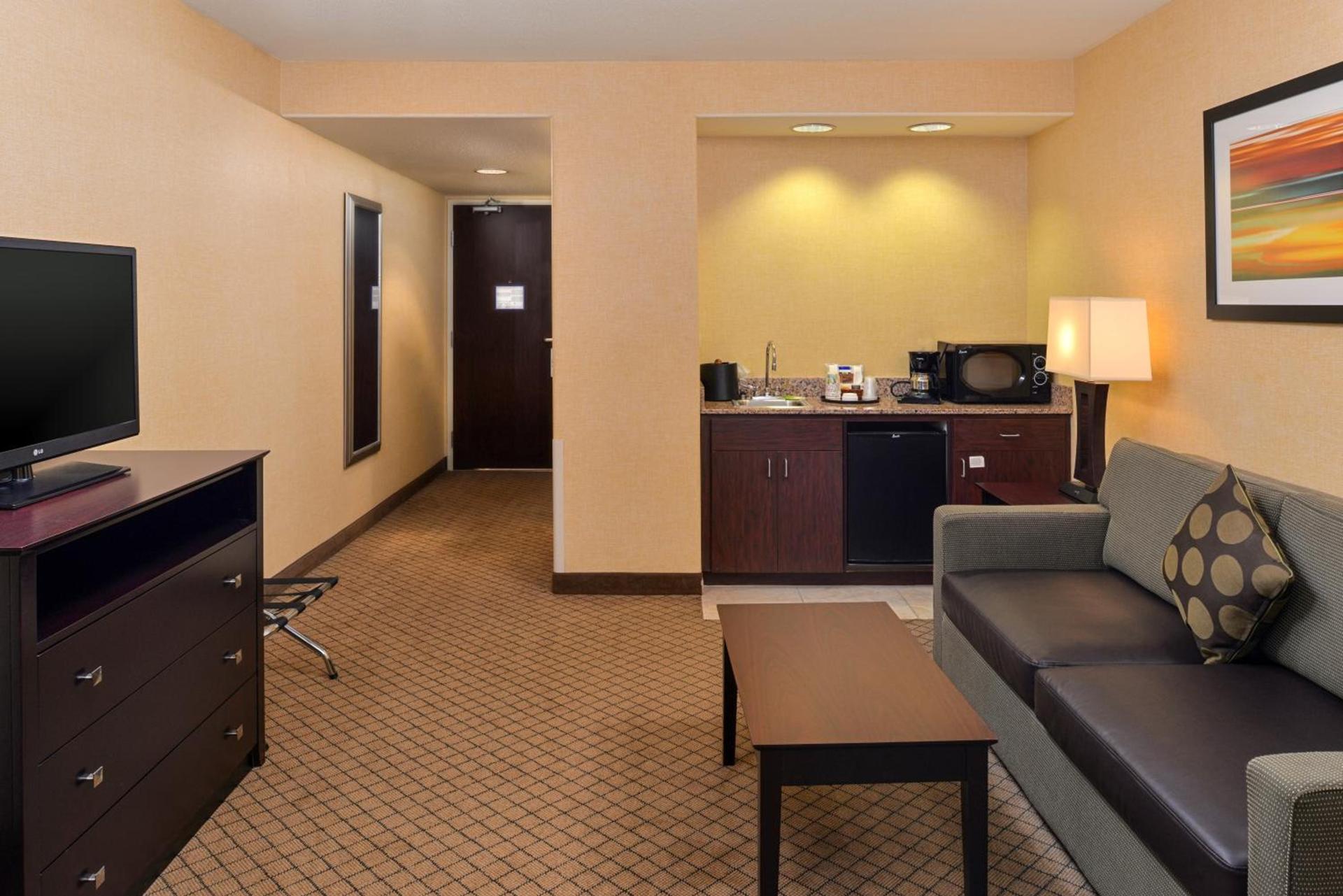 Holiday Inn Express Woodland by IHG photo 43