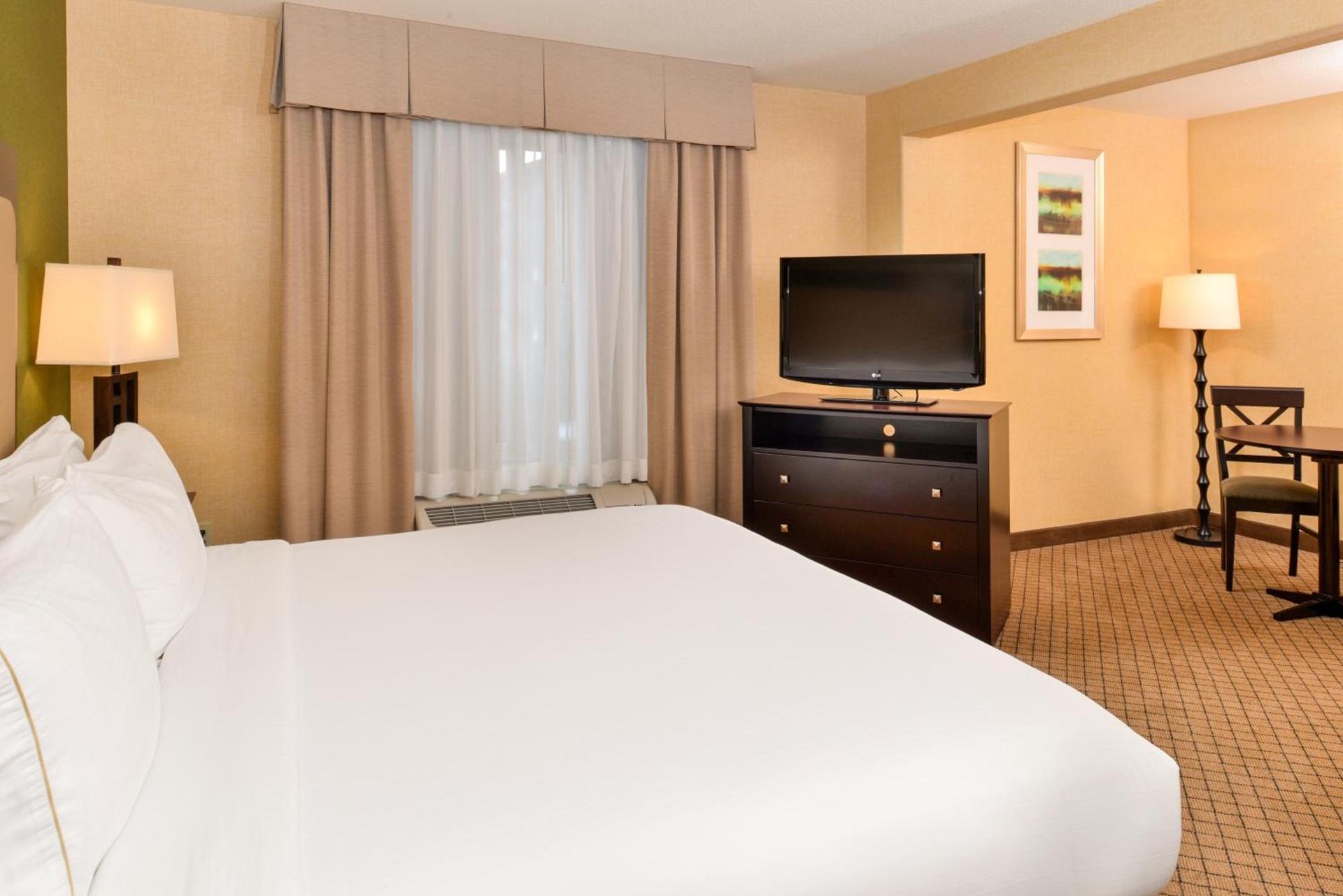 Holiday Inn Express Woodland by IHG photo 56