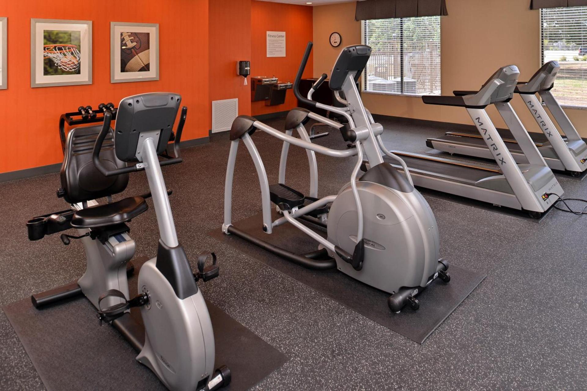 Holiday Inn Express & Suites Austin South by IHG photo 6