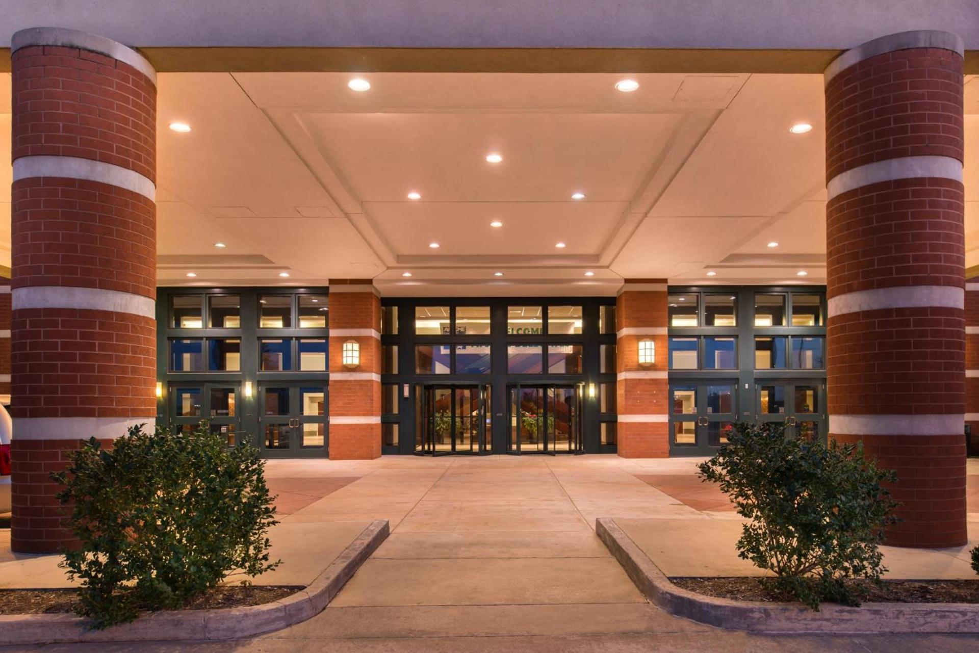 Crowne Plaza Springfield Convention Center by IHG photo 4