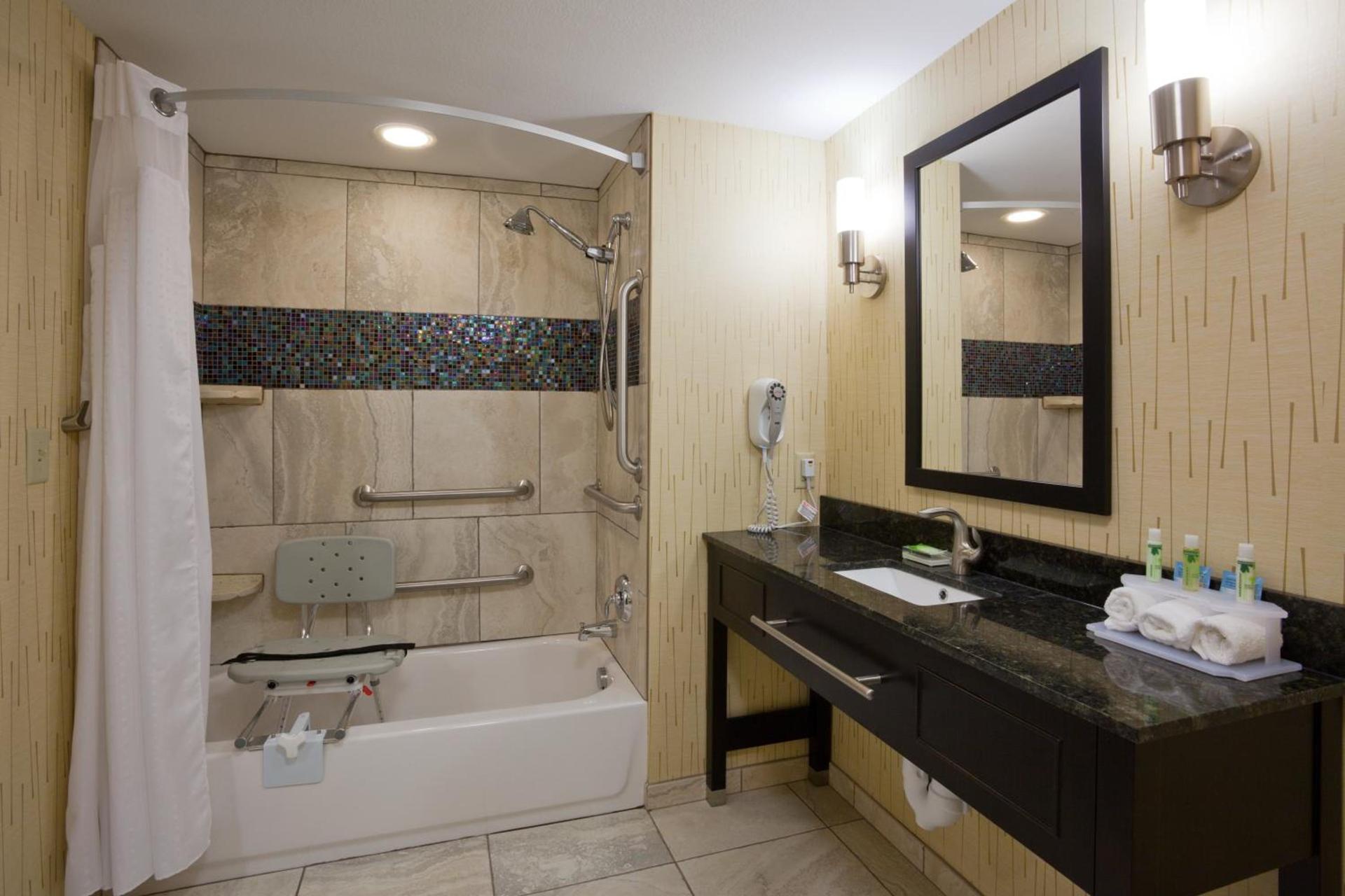 Holiday Inn Express & Suites Fort Dodge by IHG photo 32