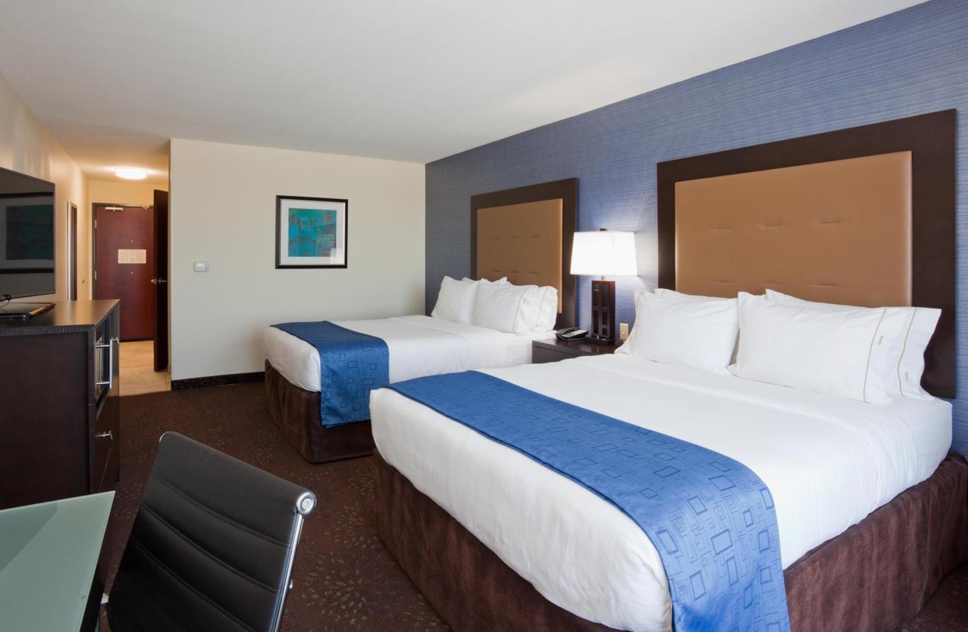Holiday Inn Express & Suites Fort Dodge by IHG photo 33