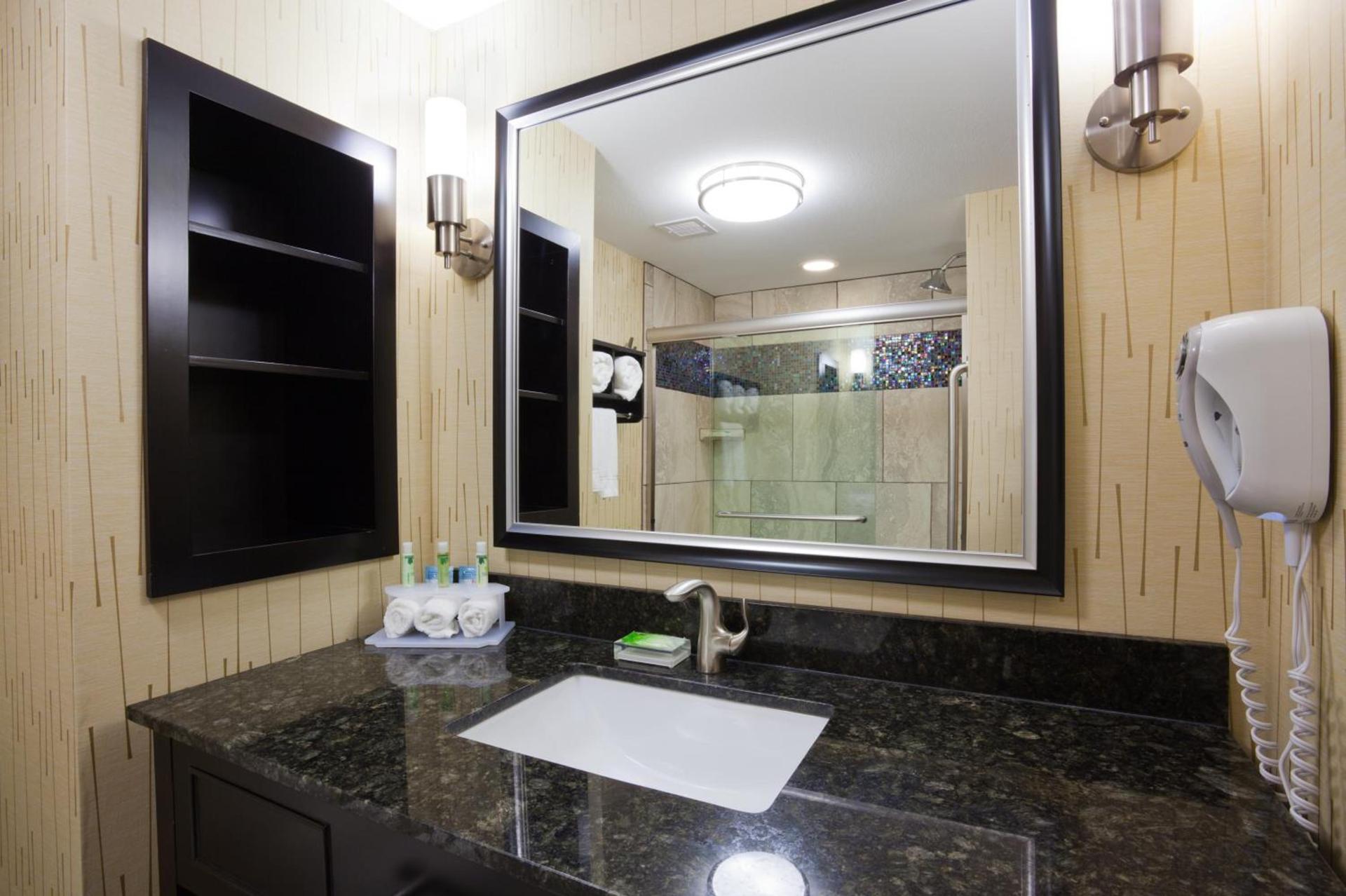 Holiday Inn Express & Suites Fort Dodge by IHG photo 31