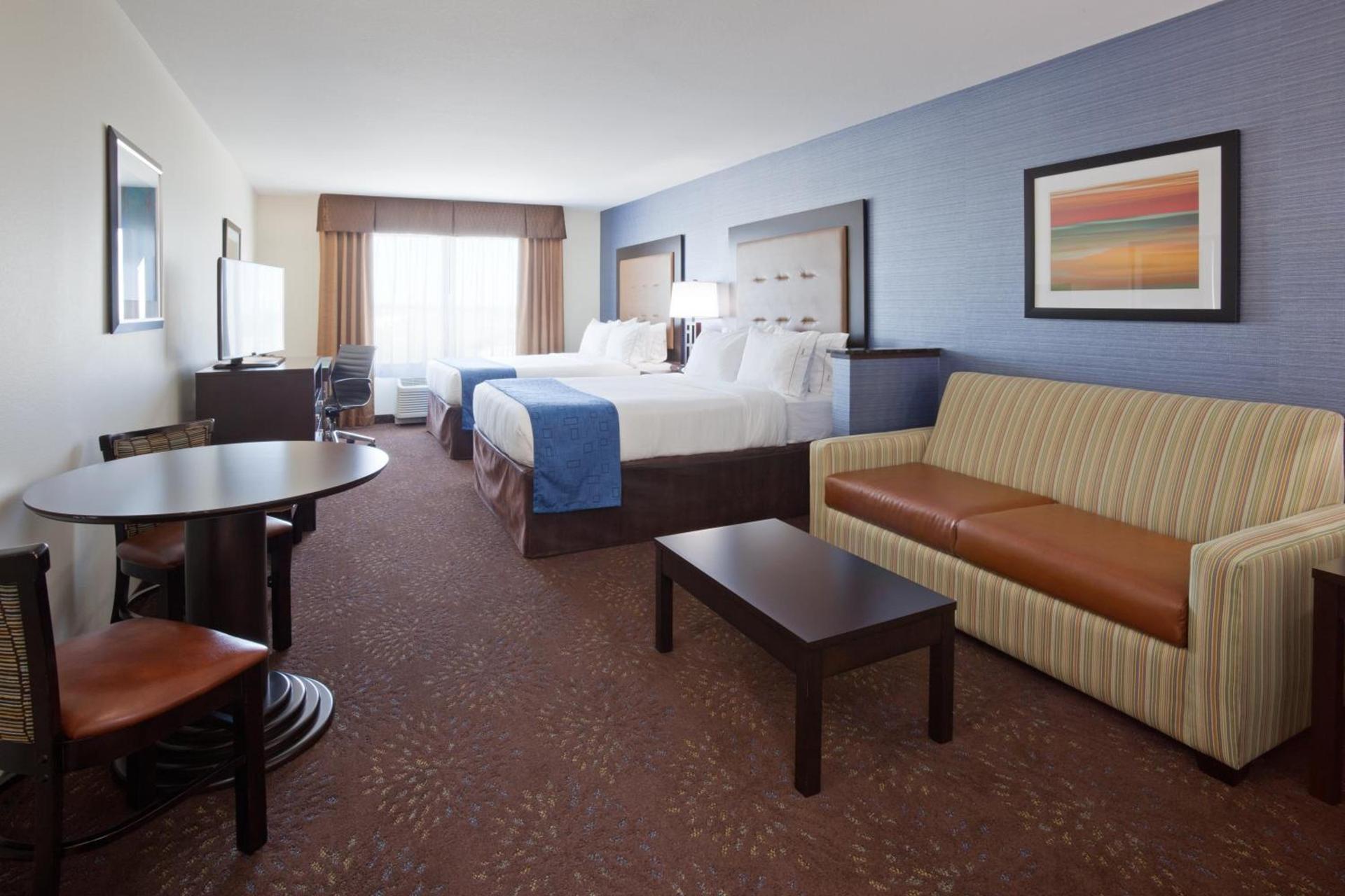 Holiday Inn Express & Suites Fort Dodge by IHG photo 28