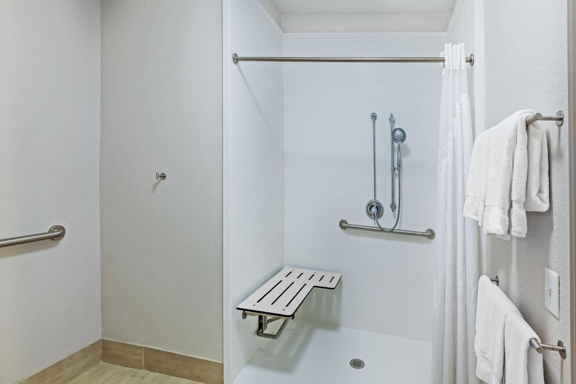 Holiday Inn Express Hotel & Suites Dallas Lewisville by IHG photo 39