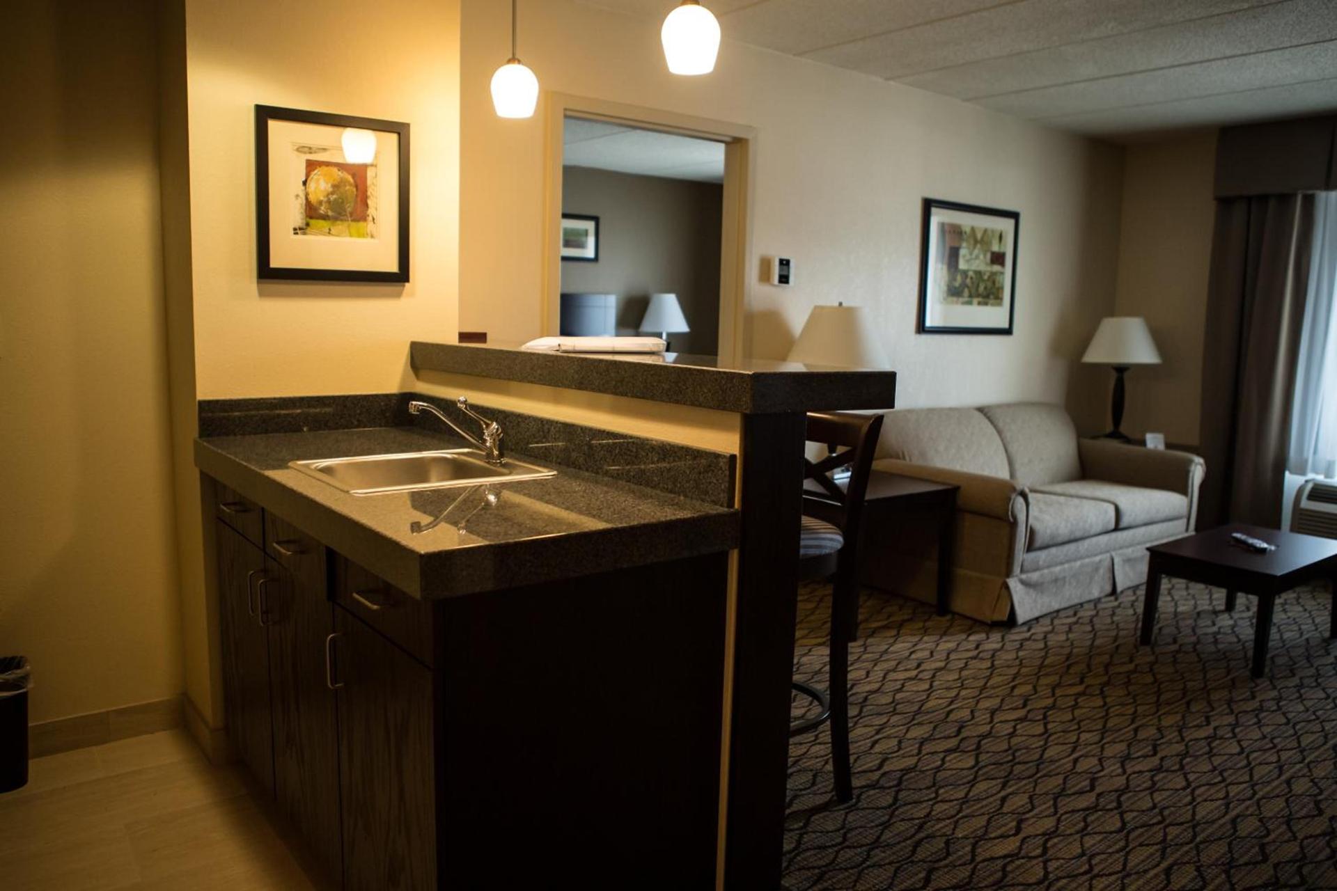 Holiday Inn Express Milford by IHG photo 10