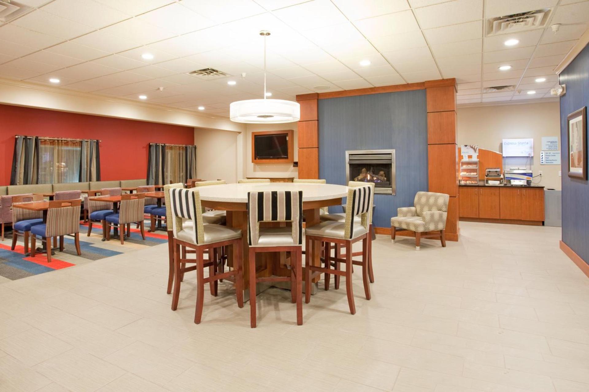 Holiday Inn Express Hotel & Suites Beatrice by IHG photo 61