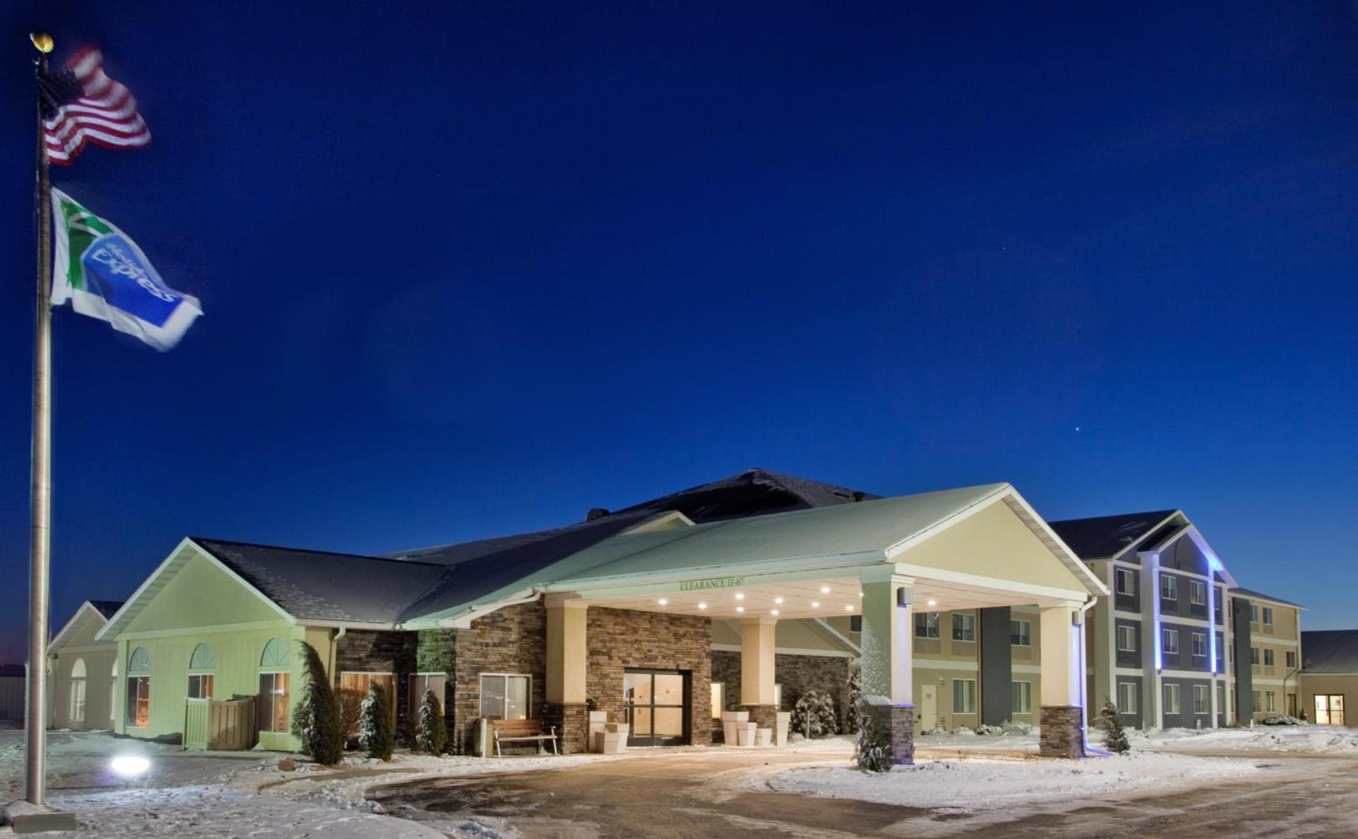 Holiday Inn Express Hotel & Suites Beatrice by IHG photo 78