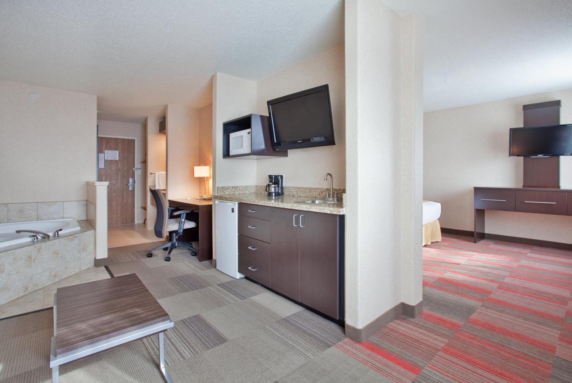 Holiday Inn Express Hotel & Suites Beatrice by IHG photo 9