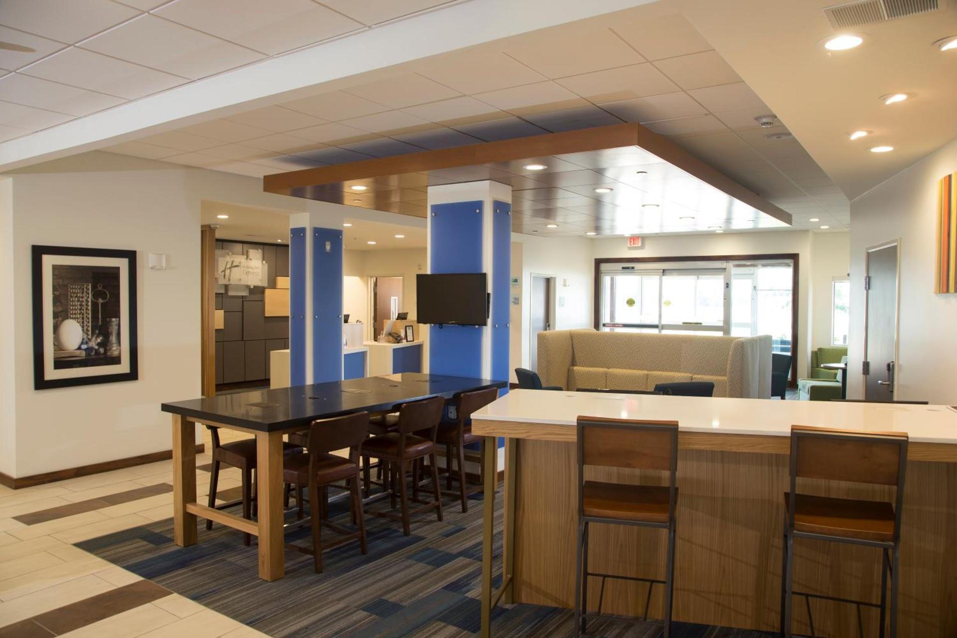 Holiday Inn Express & Suites Monroe by IHG photo 15