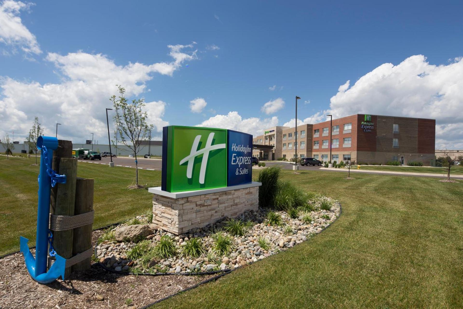 Holiday Inn Express & Suites Monroe by IHG — hotel in Monroe