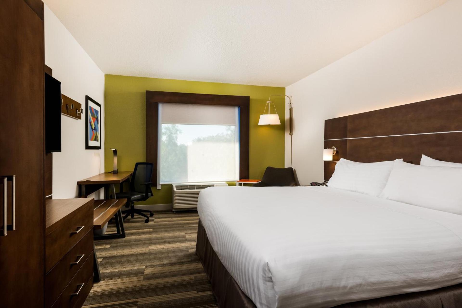 Holiday Inn Express Hotel & Suites Bartow by IHG photo 21
