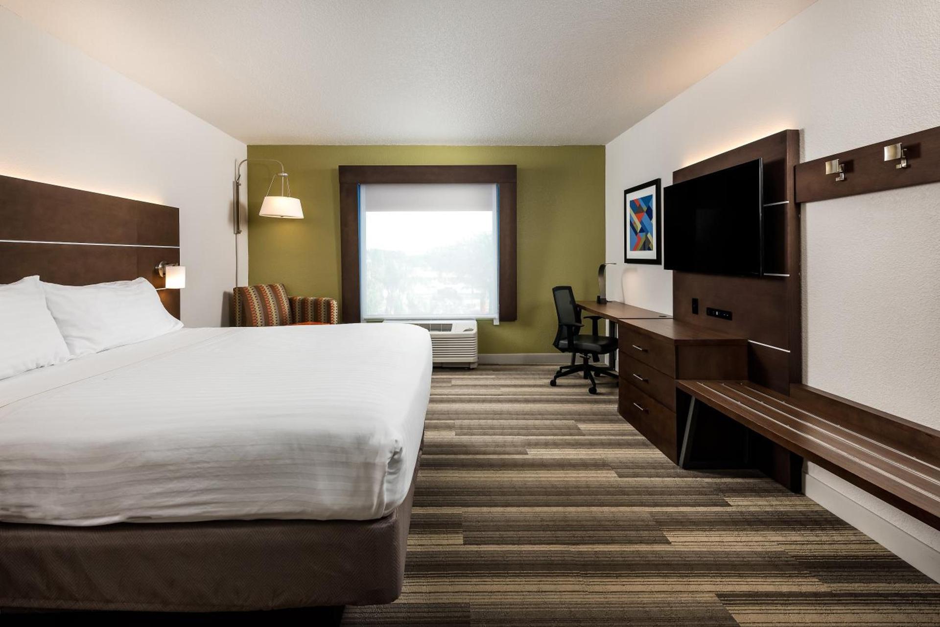 Holiday Inn Express Hotel & Suites Bartow by IHG photo 3