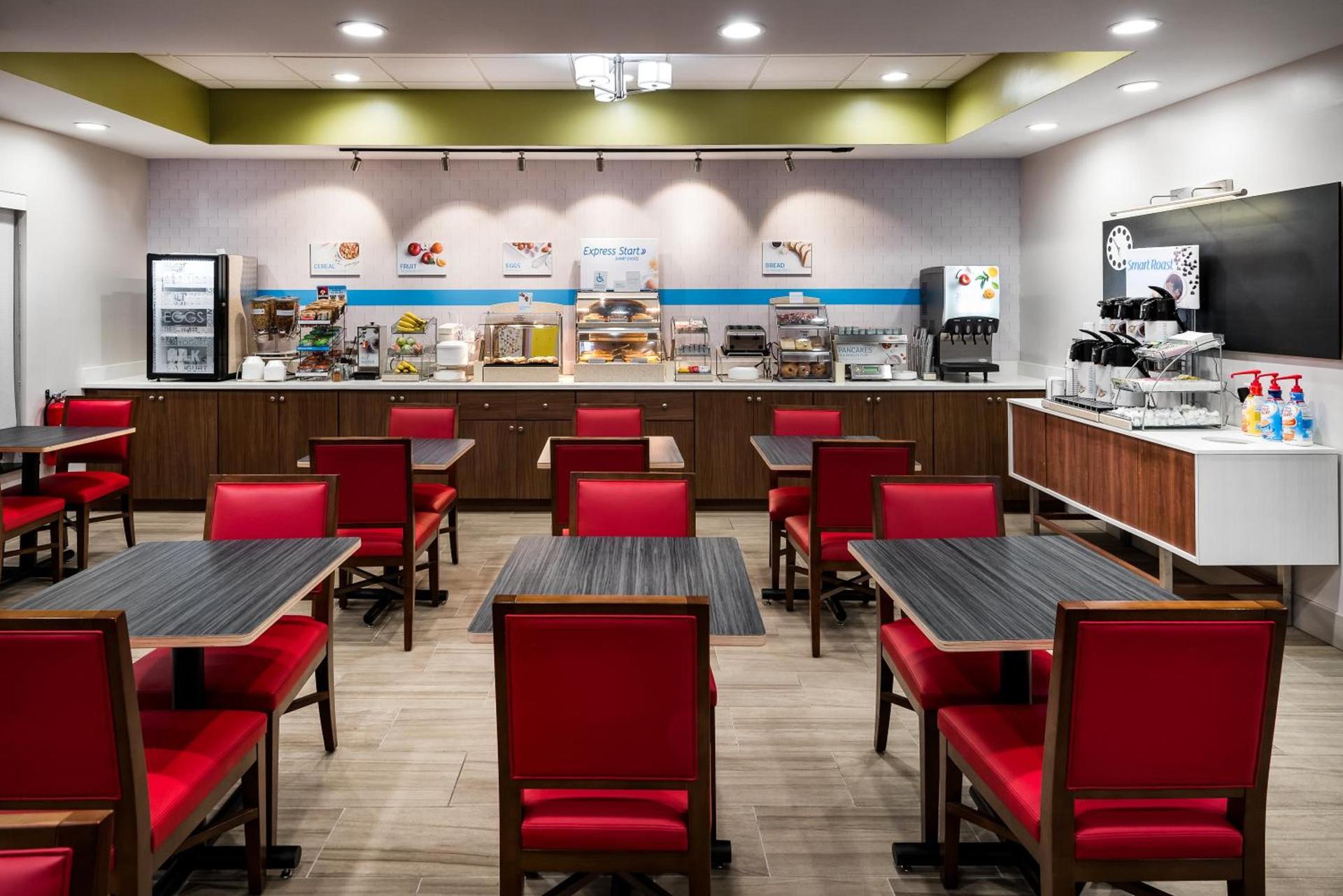 Holiday Inn Express Hotel & Suites Bartow by IHG photo 39