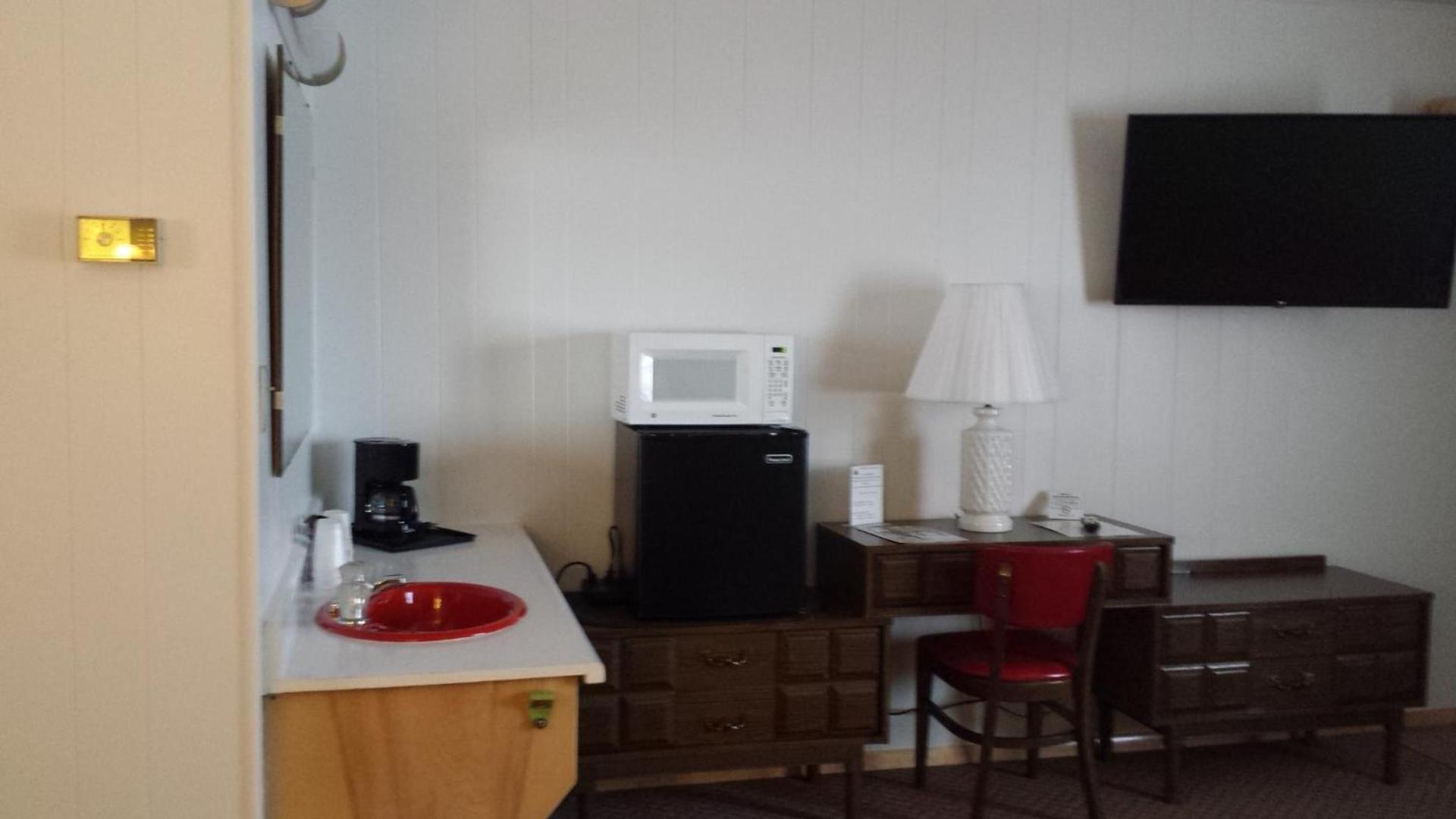 Cedars Motel photo 57