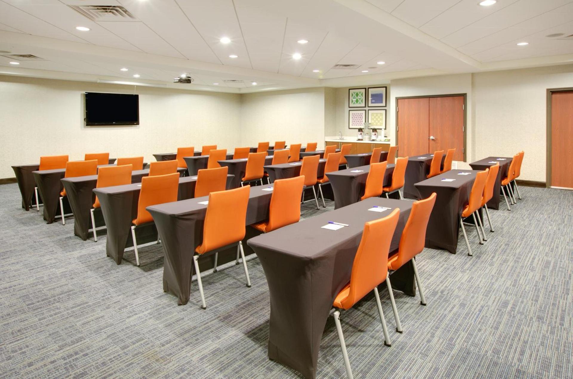 Holiday Inn Express & Suites - Denton North by IHG photo 11