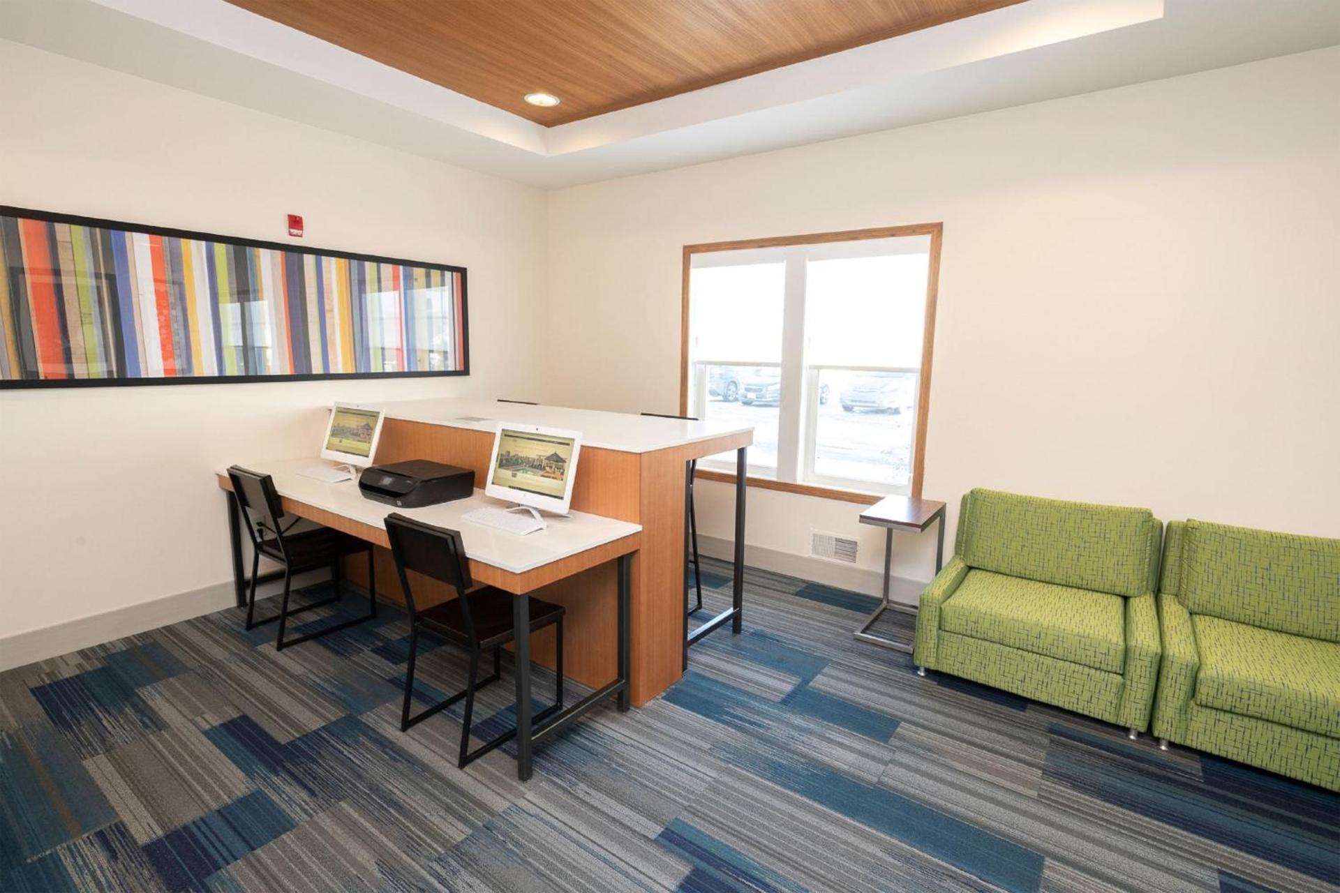 Holiday Inn Express & Suites Iron Mountain by IHG photo 4