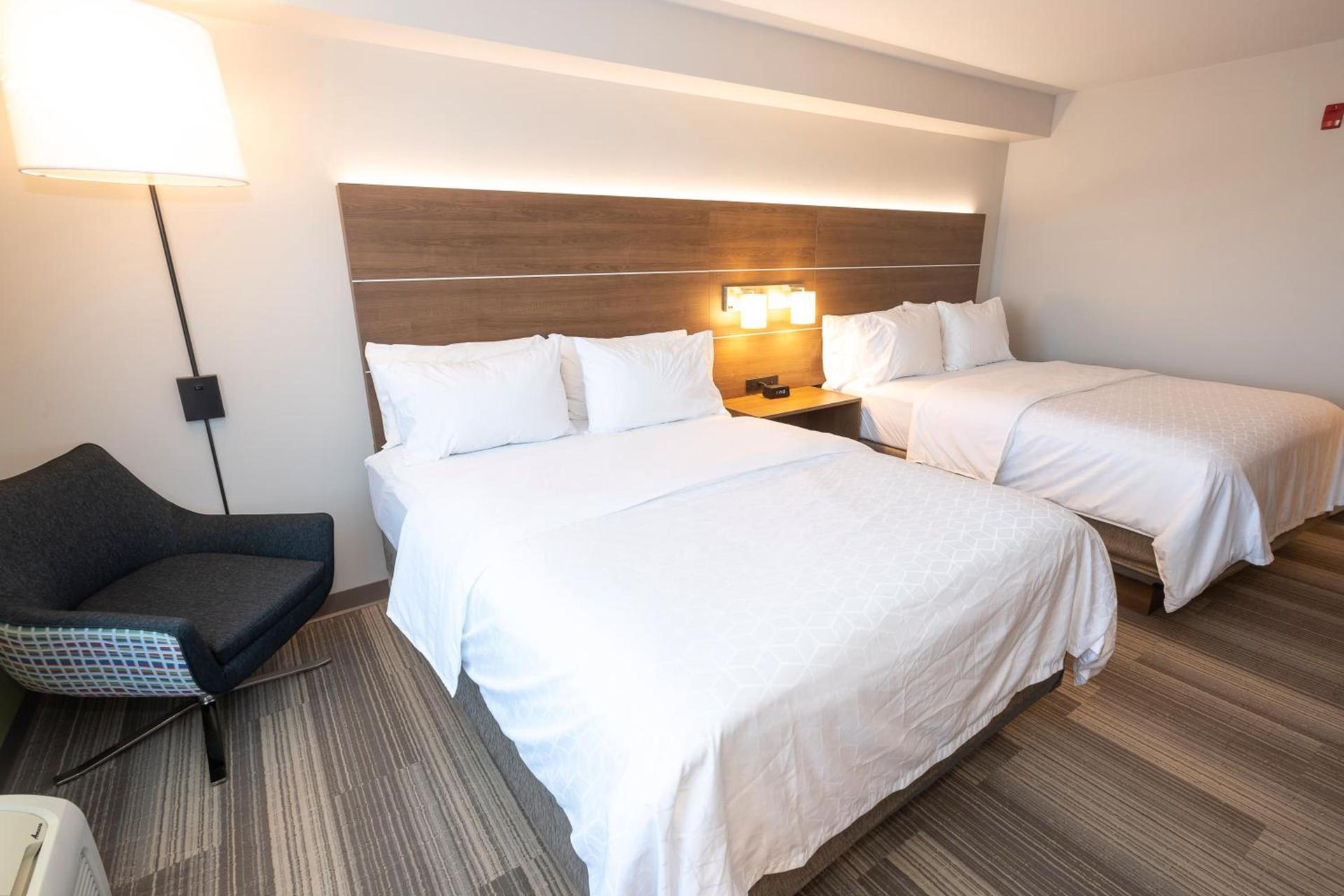 Holiday Inn Express & Suites Iron Mountain by IHG photo 14