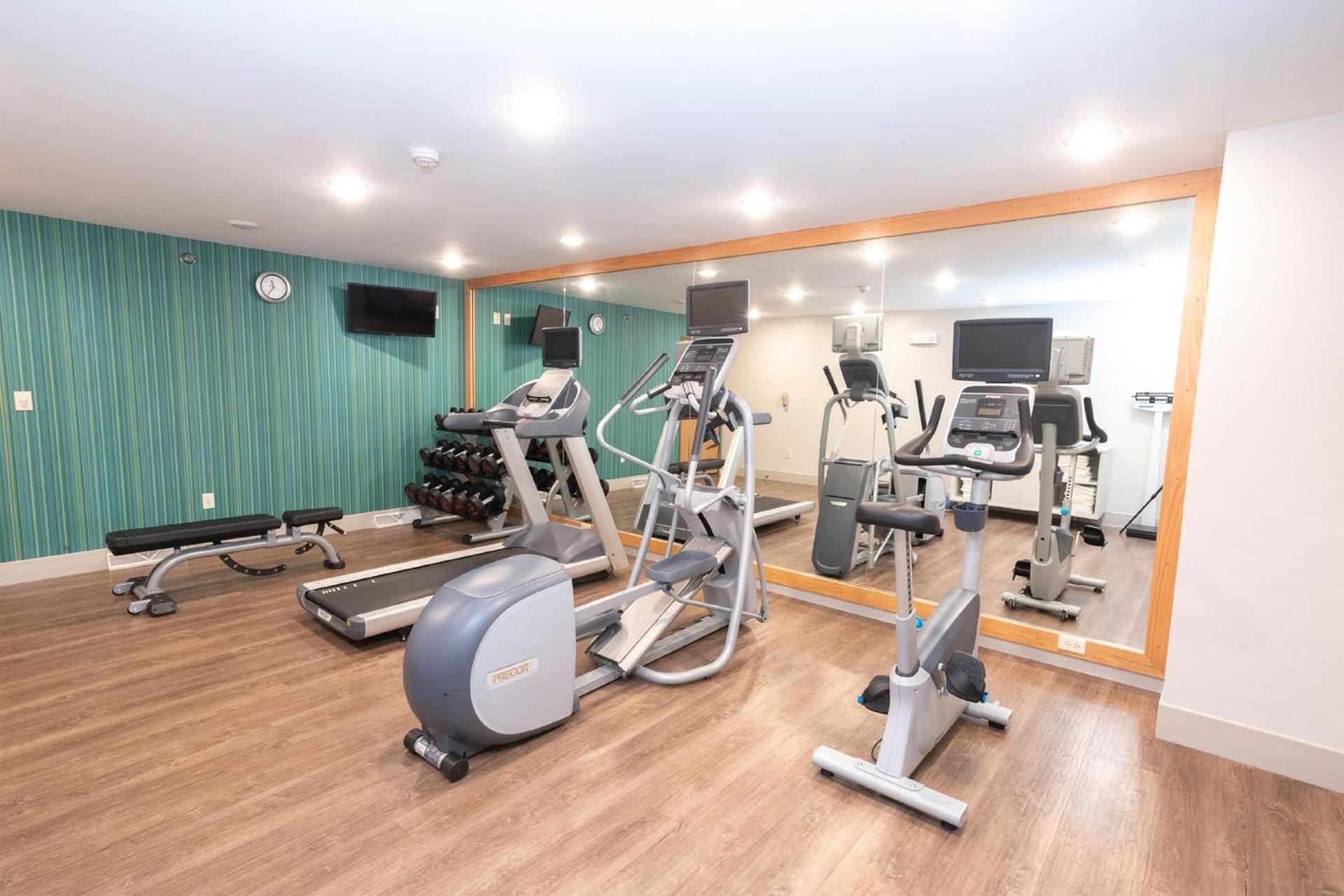 Holiday Inn Express & Suites Iron Mountain by IHG photo 10