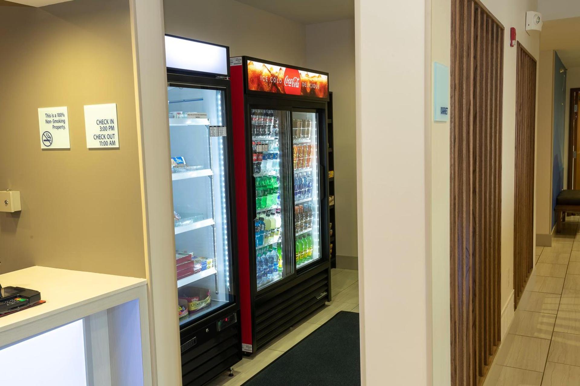 Holiday Inn Express & Suites Iron Mountain by IHG photo 5