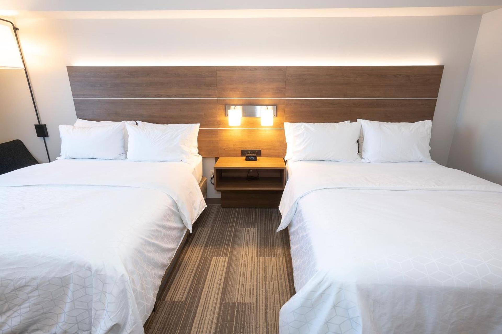 Holiday Inn Express & Suites Iron Mountain by IHG photo 19