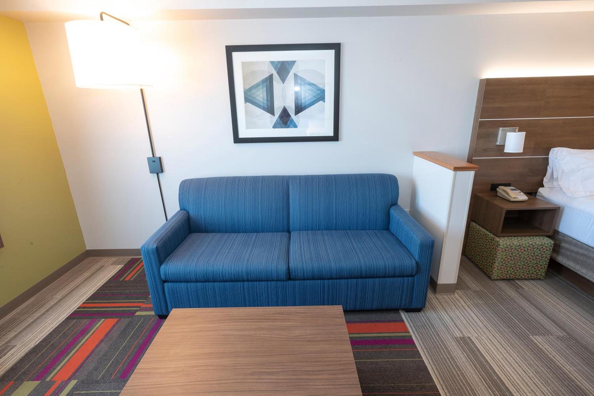 Holiday Inn Express & Suites Iron Mountain by IHG photo 25
