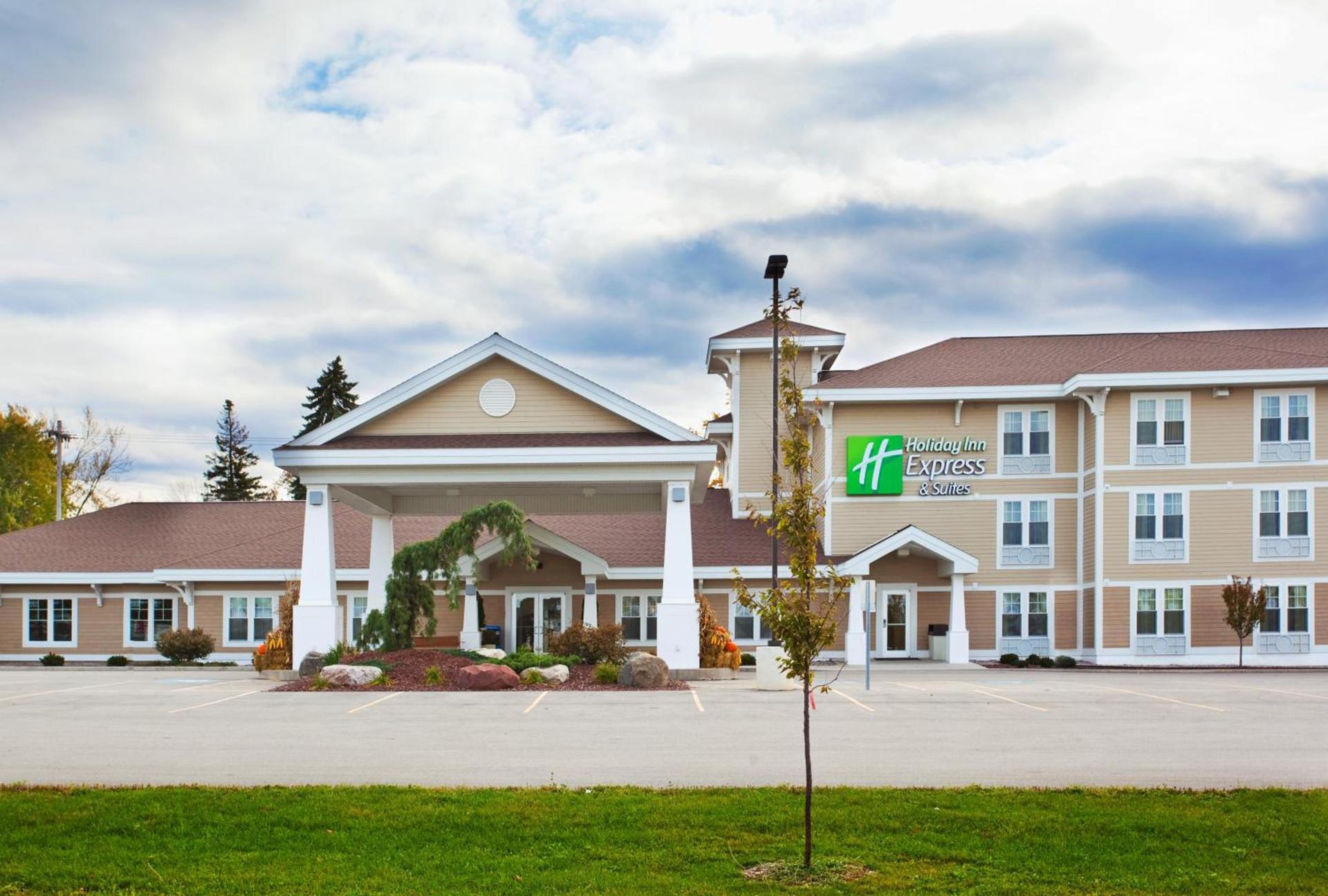 Holiday Inn Express & Suites Iron Mountain by IHG photo 30