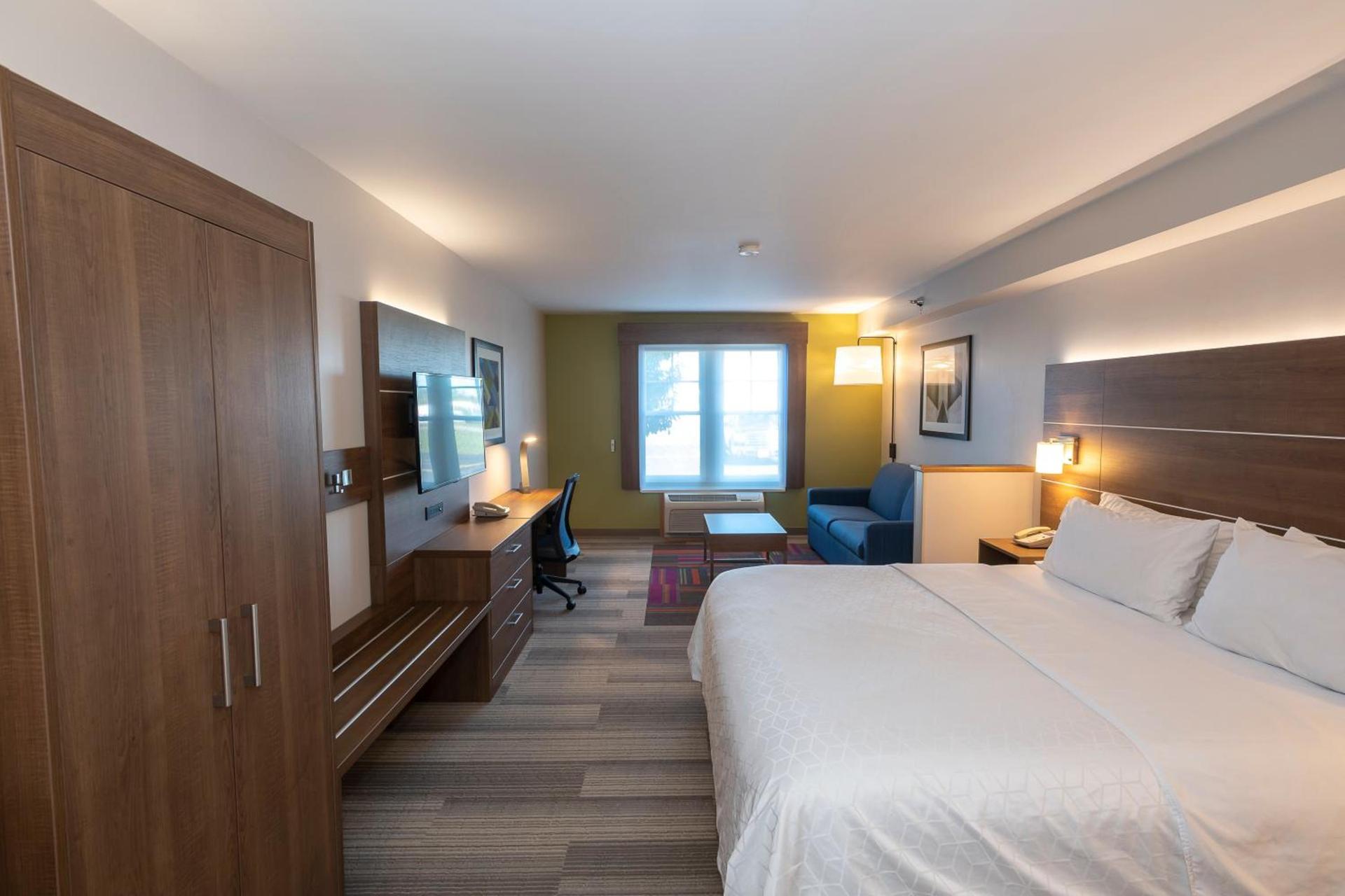 Holiday Inn Express & Suites Iron Mountain by IHG photo 15