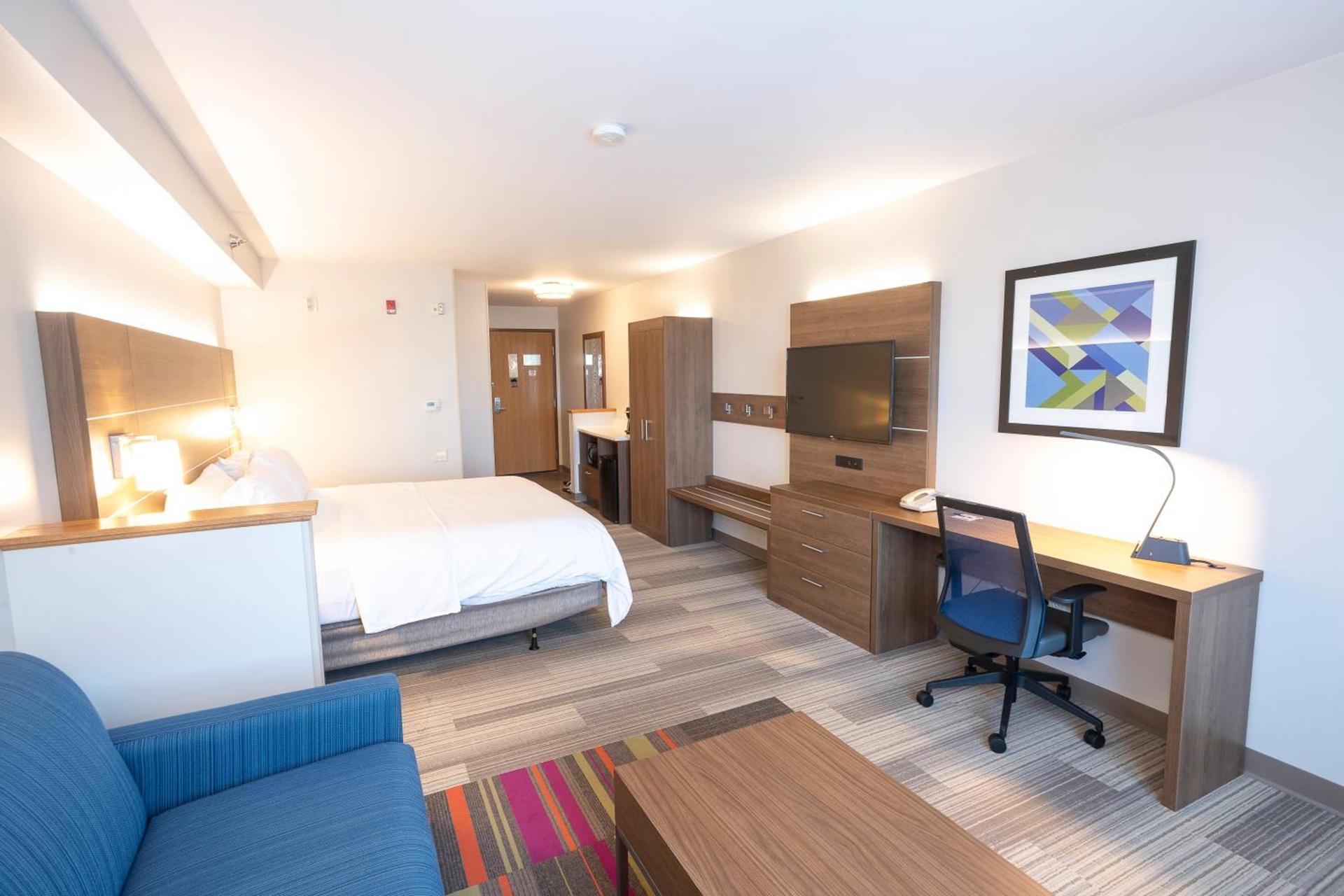 Holiday Inn Express & Suites Iron Mountain by IHG photo 24