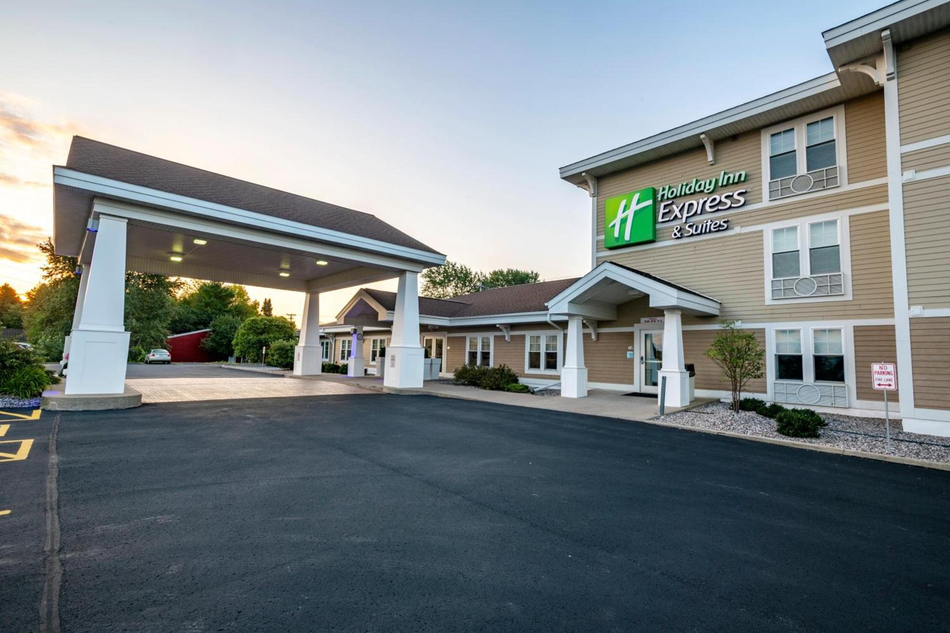 Holiday Inn Express & Suites Iron Mountain by IHG photo 26