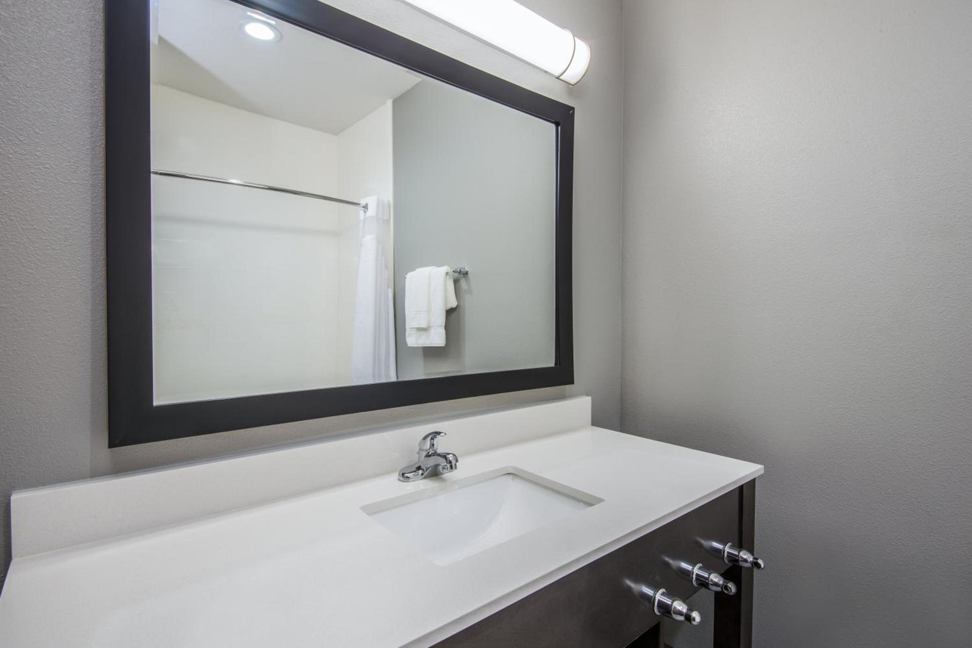 Holiday Inn Express & Suites Stillwater - University Area by IHG photo 32