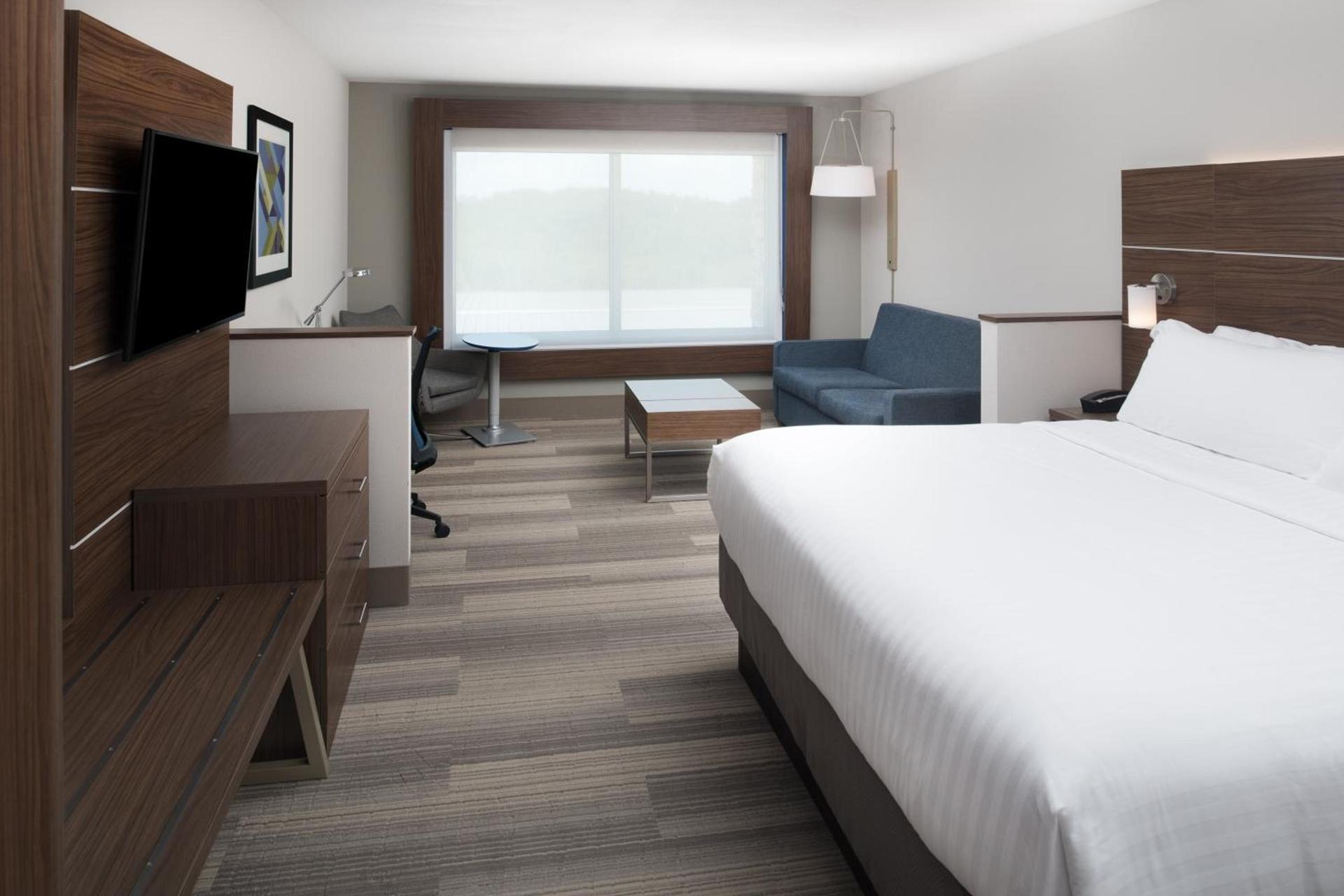 Holiday Inn Express & Suites Kingdom City by IHG photo 31