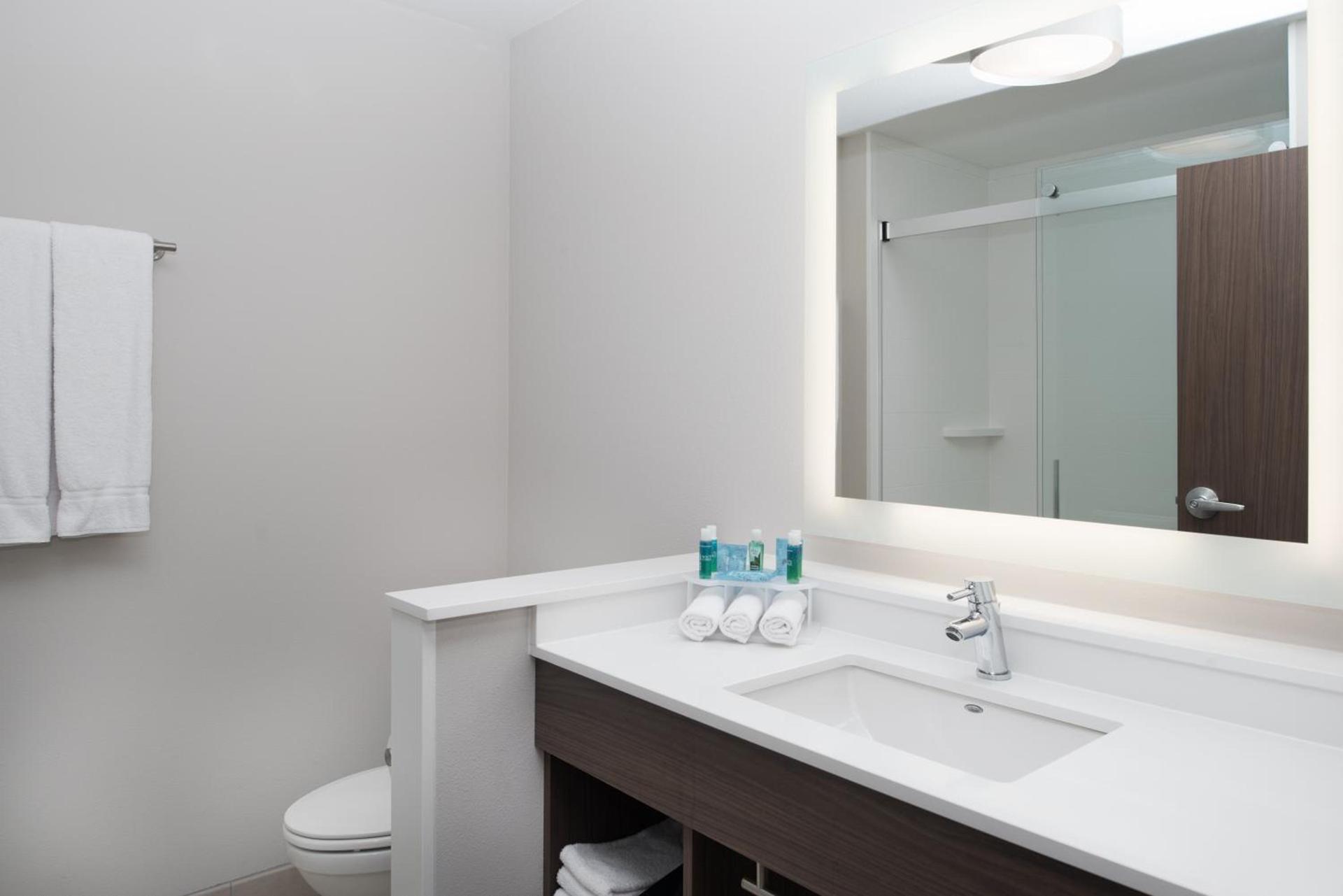 Holiday Inn Express & Suites Kingdom City by IHG photo 18