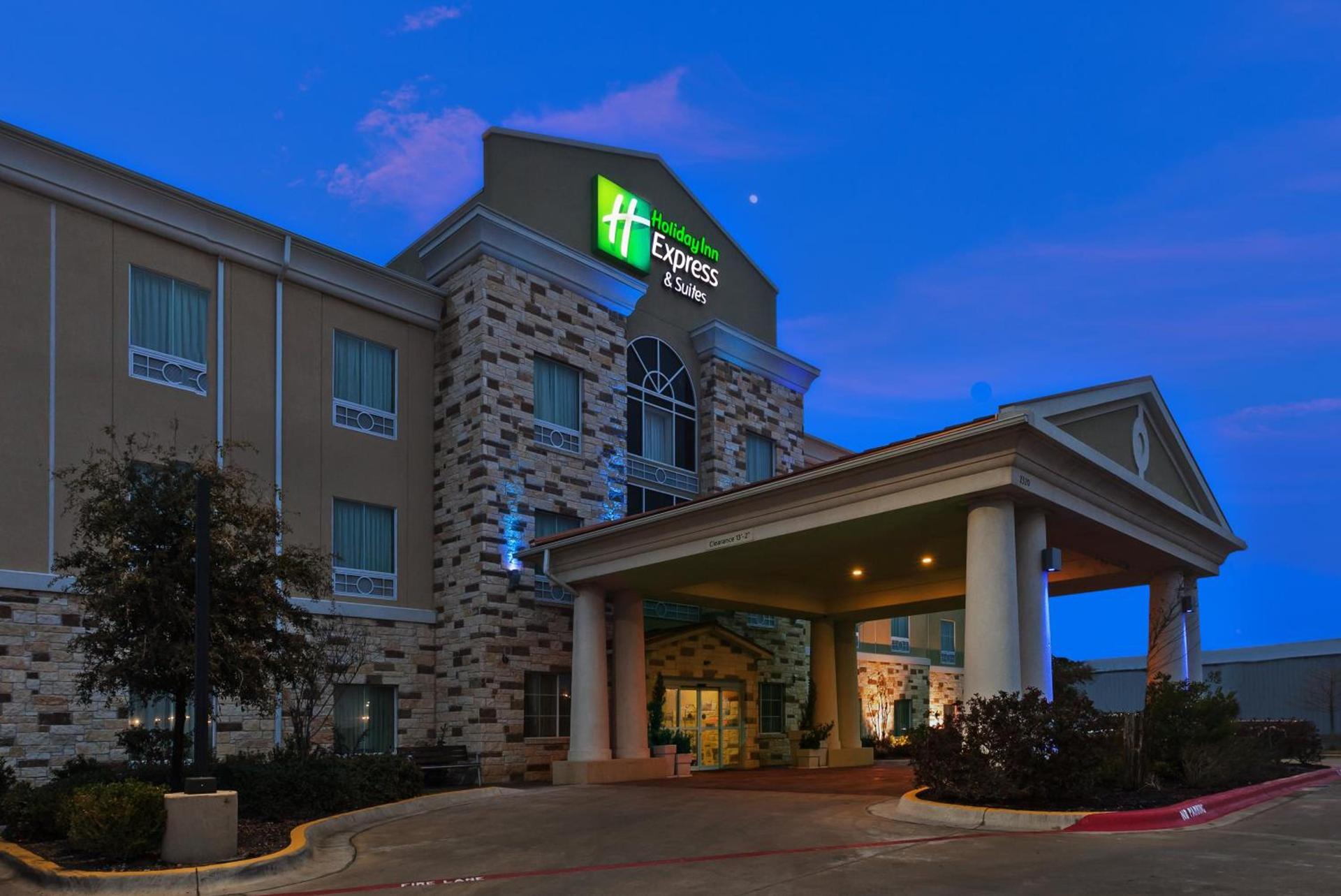 Holiday Inn Express & Suites Brady by IHG photo 19