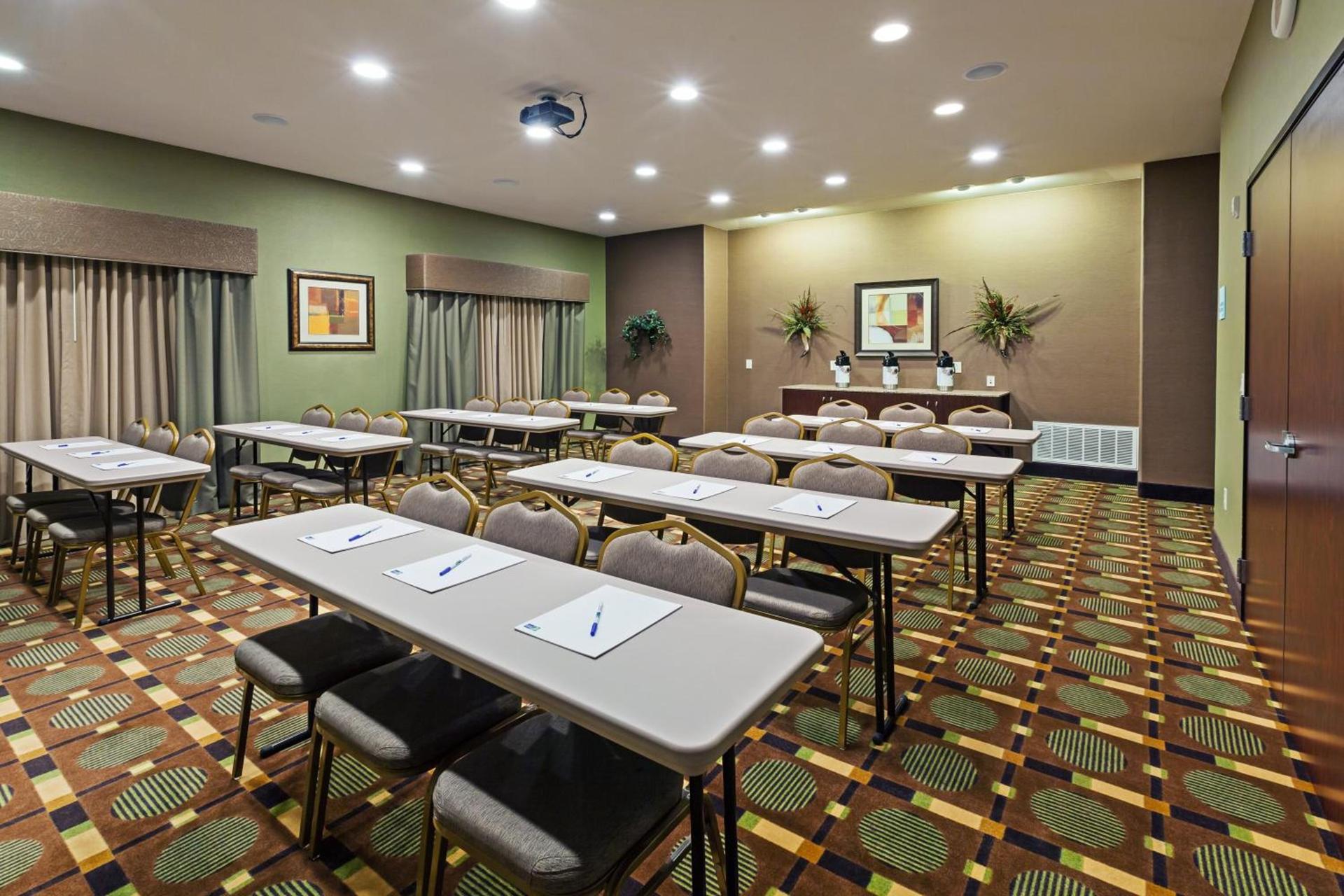 Holiday Inn Express & Suites Brady by IHG photo 29