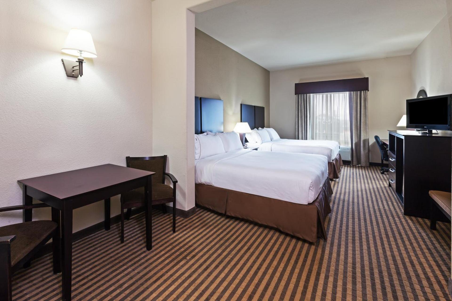 Holiday Inn Express & Suites Brady by IHG photo 30