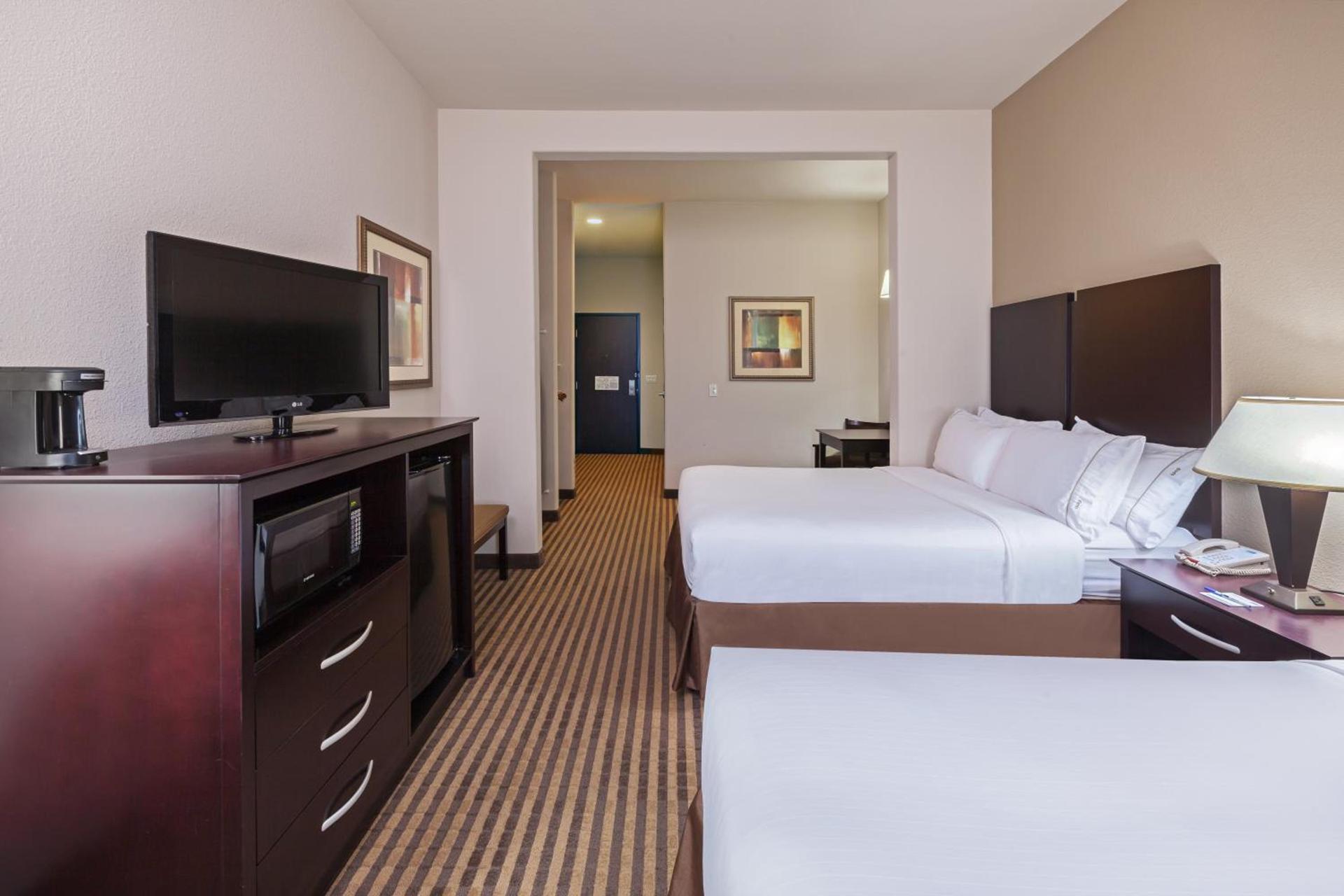 Holiday Inn Express & Suites Brady by IHG photo 32