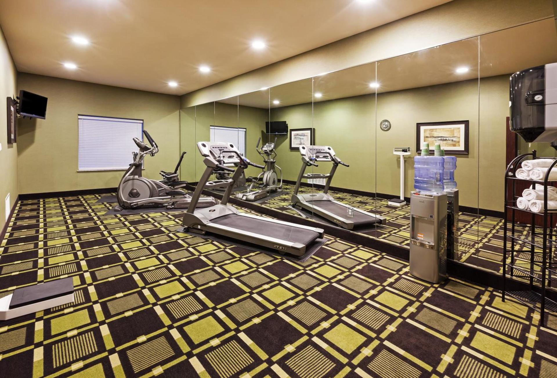 Holiday Inn Express & Suites Brady by IHG photo 5