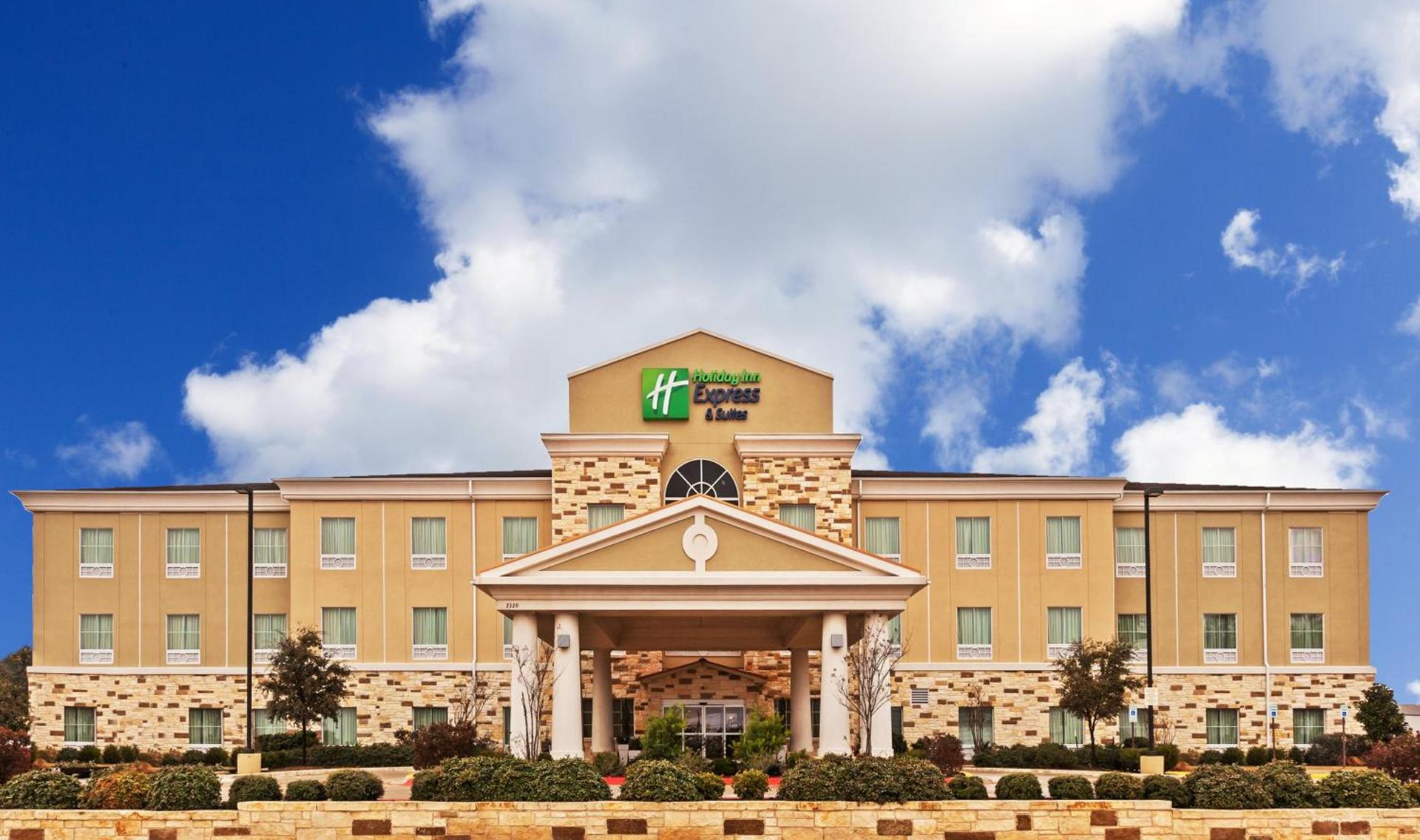 Holiday Inn Express & Suites Brady by IHG — hotel in Brady