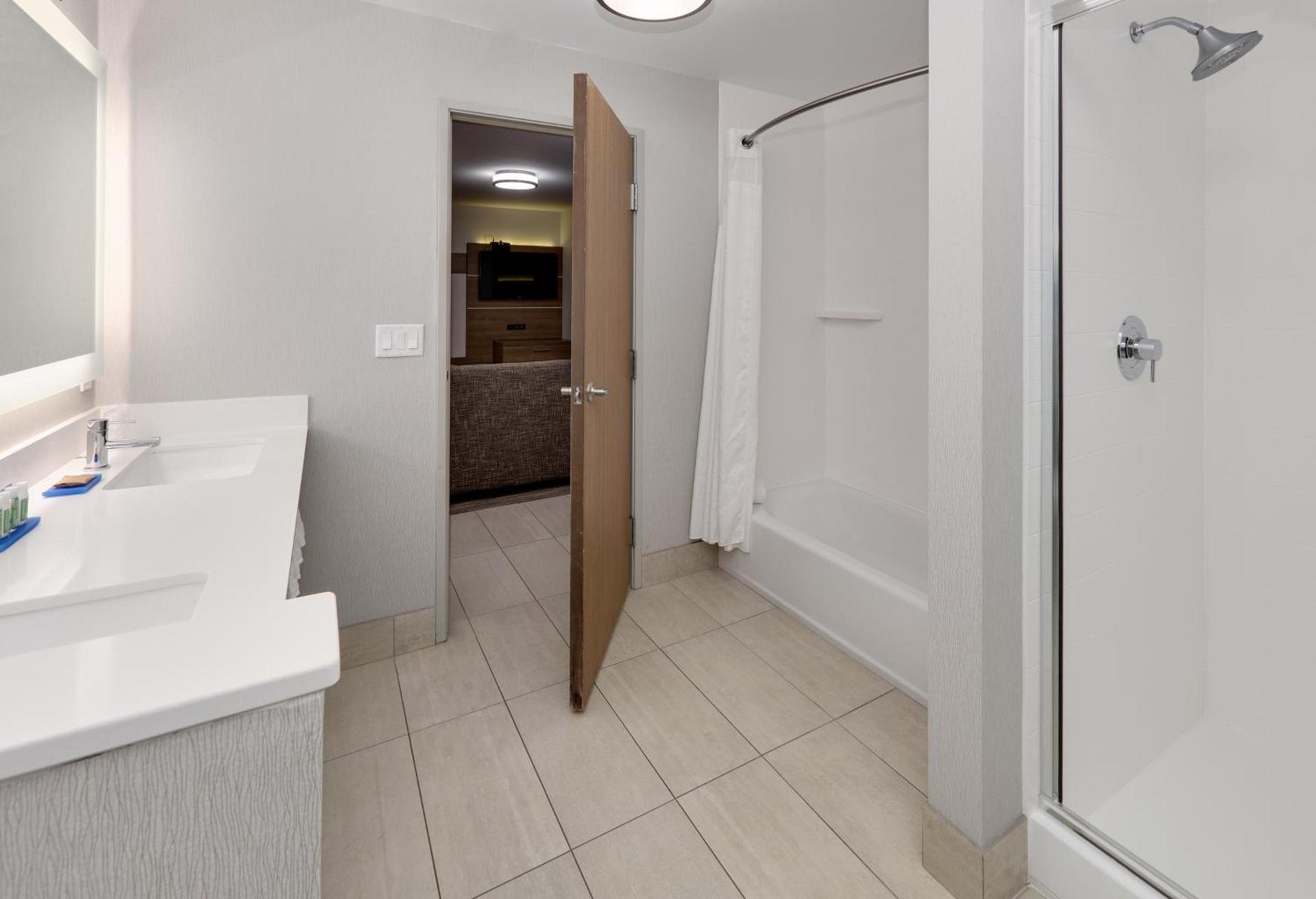 Holiday Inn Express Scottsbluff - Gering by IHG photo 26