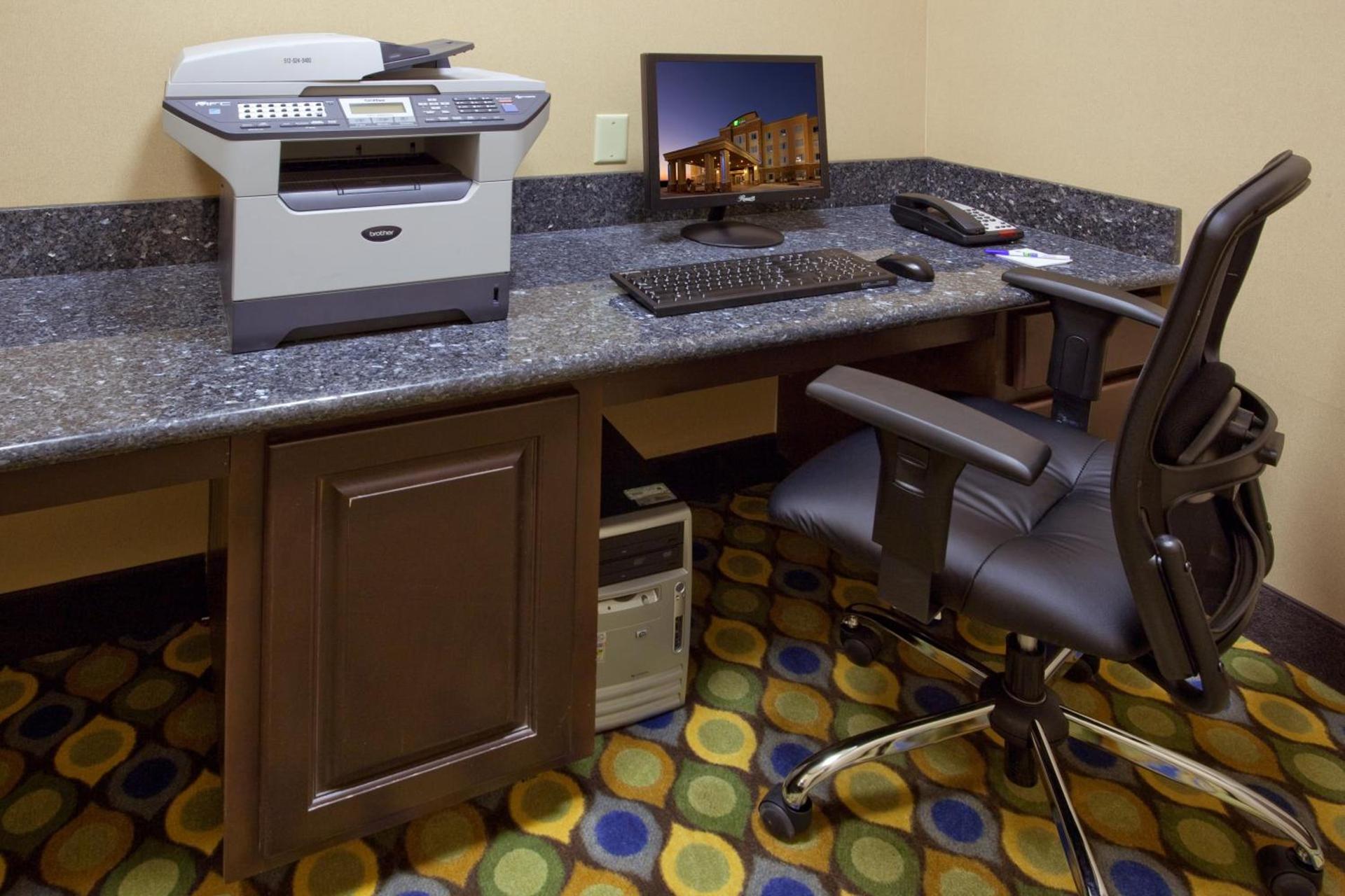 Holiday Inn Express & Suites Austin South-Buda by IHG photo 6