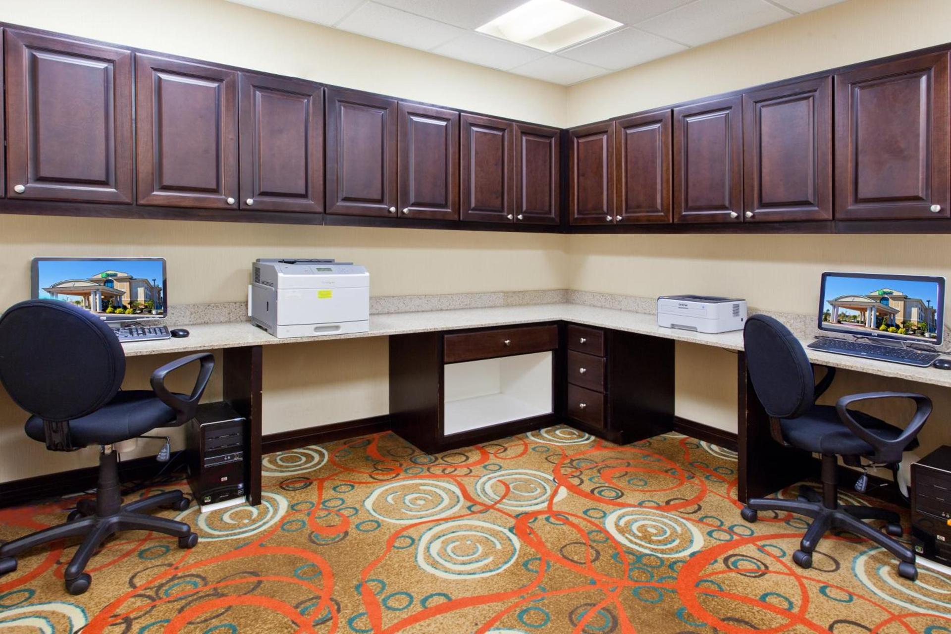 Holiday Inn Express Hotel & Suites Cordele North by IHG photo 2