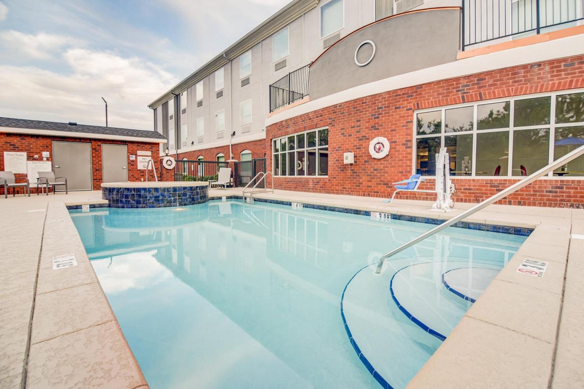 Holiday Inn Express Hotel & Suites Foley by IHG photo 24