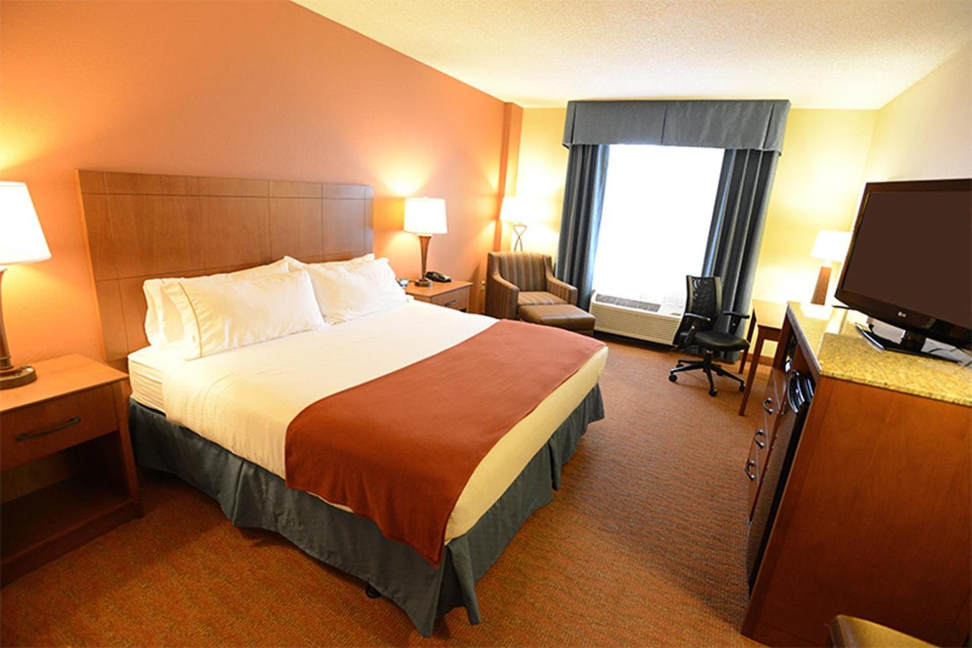 Holiday Inn Express Hotel & Suites Coralville by IHG photo 19