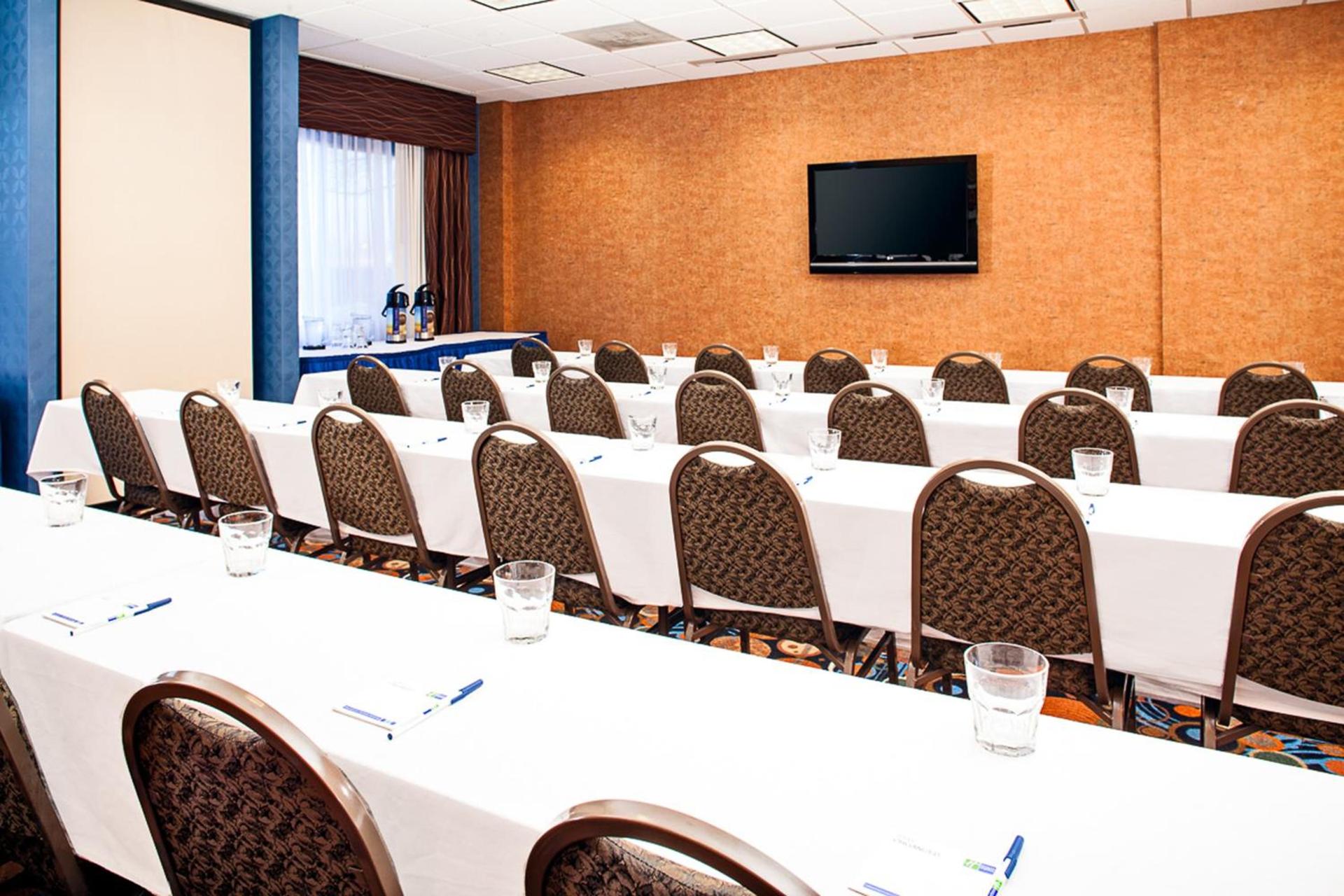 Holiday Inn Express Hotel & Suites Coralville by IHG photo 27